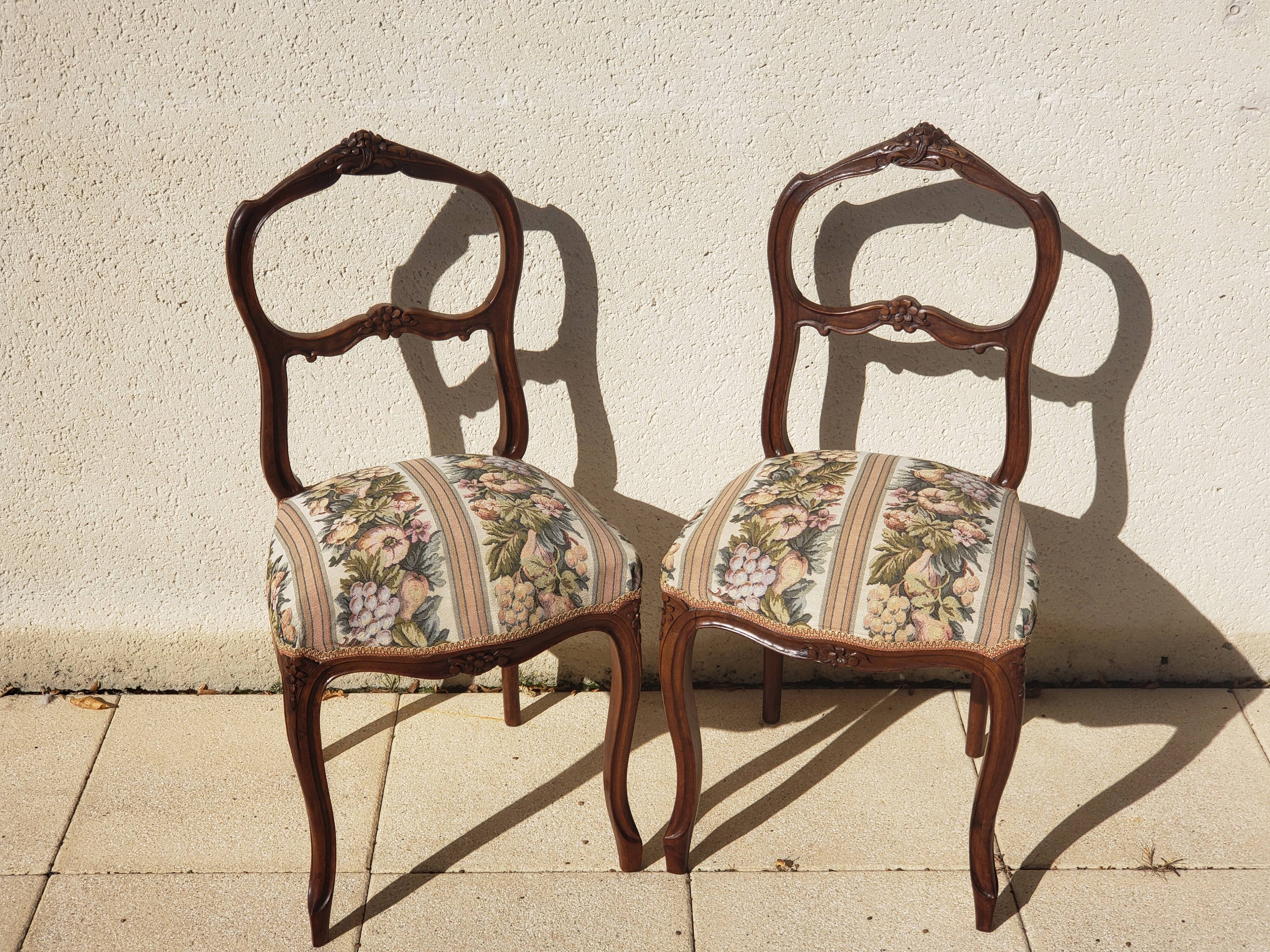 2 Chaises anciennes style Louis XV en noyer
