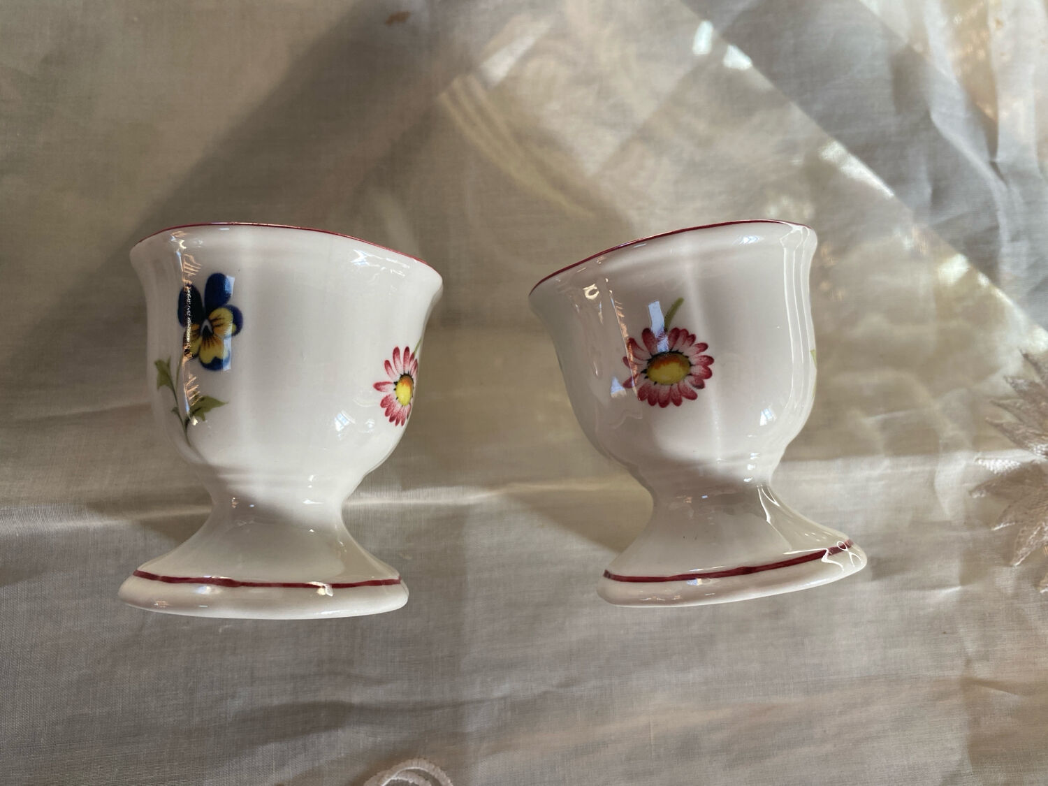 Set of 2 porcelain egg cups by Villeroy and Boch.