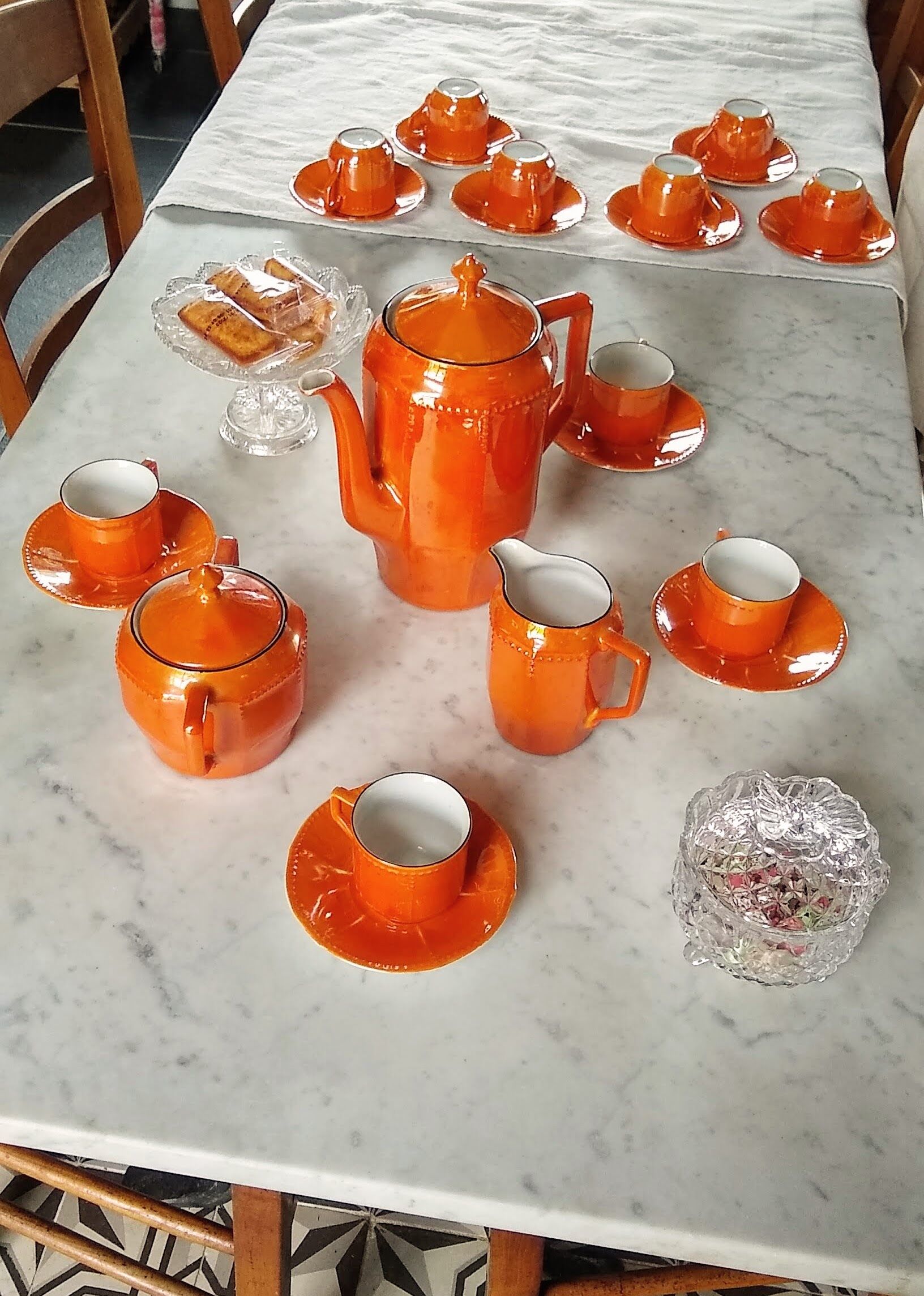 Iridescent orange porcelain coffee set from the 50s-60s with black edging