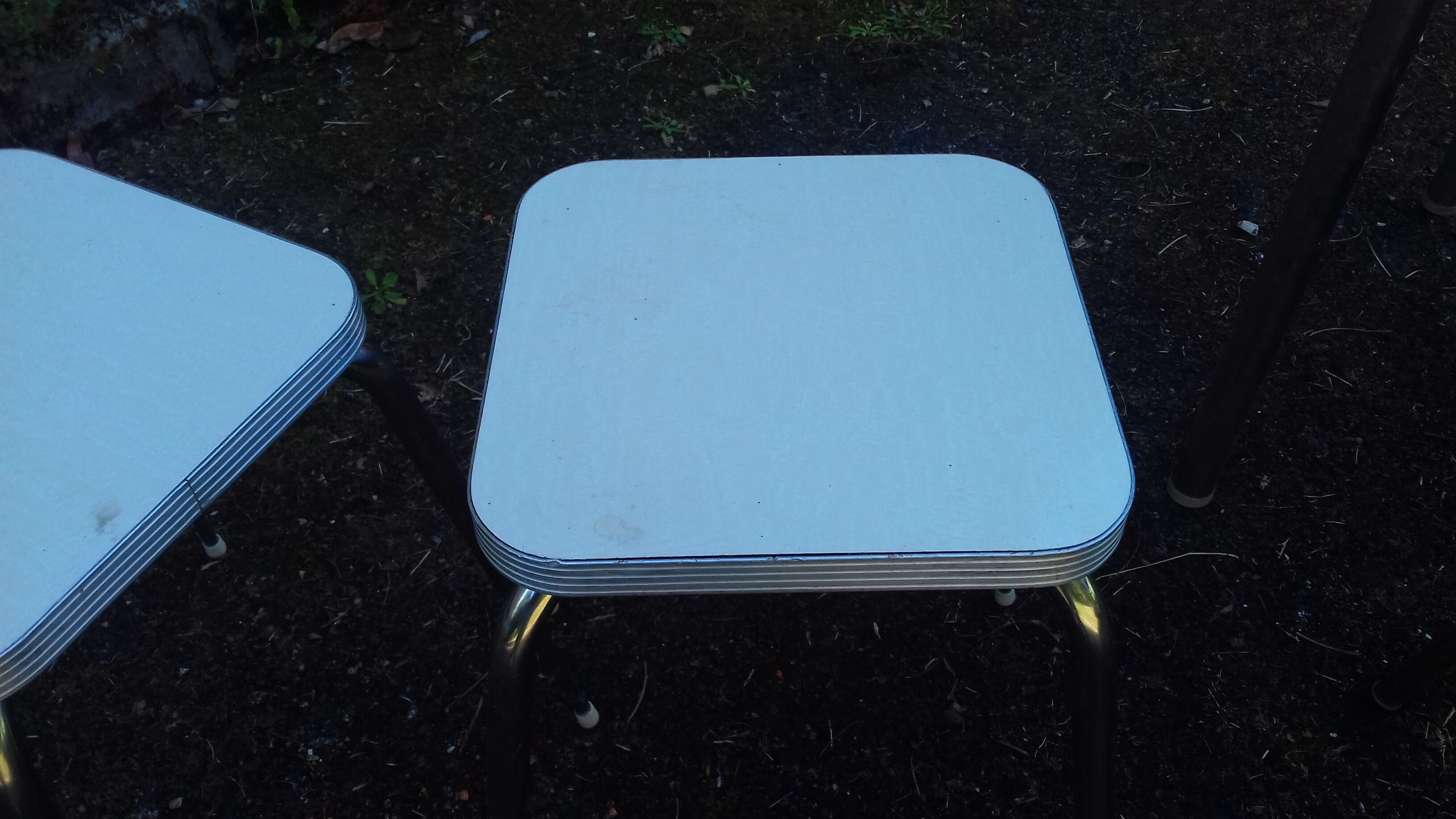 Table, chairs and stools formica