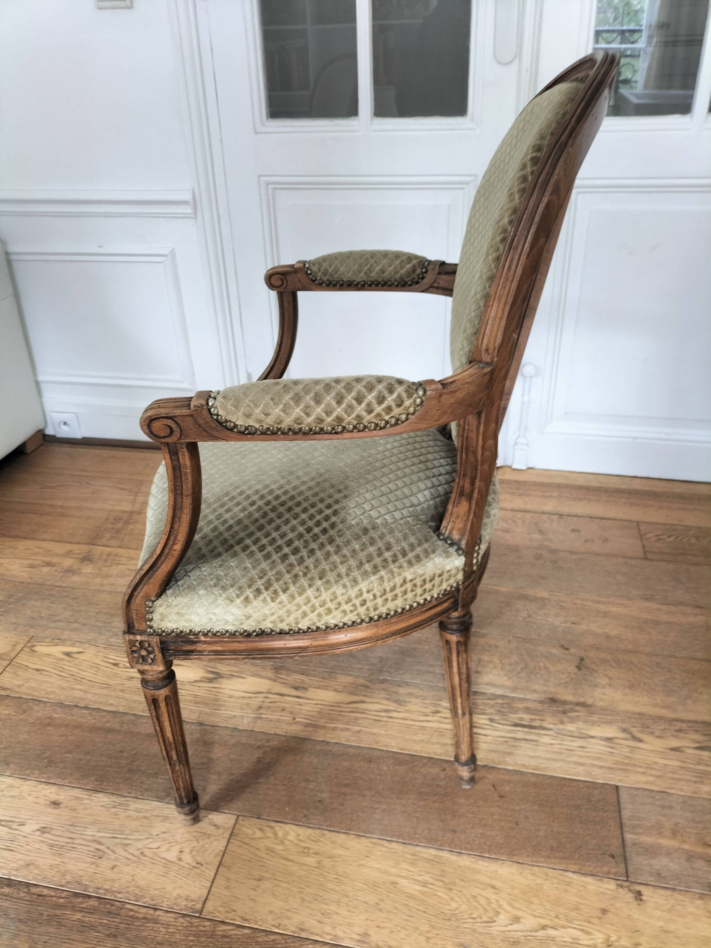 Fauteuils médaillon style Louis XVI