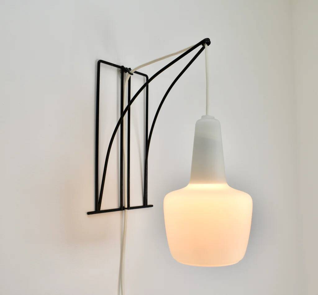 Modernist wall light with metal and glass wire