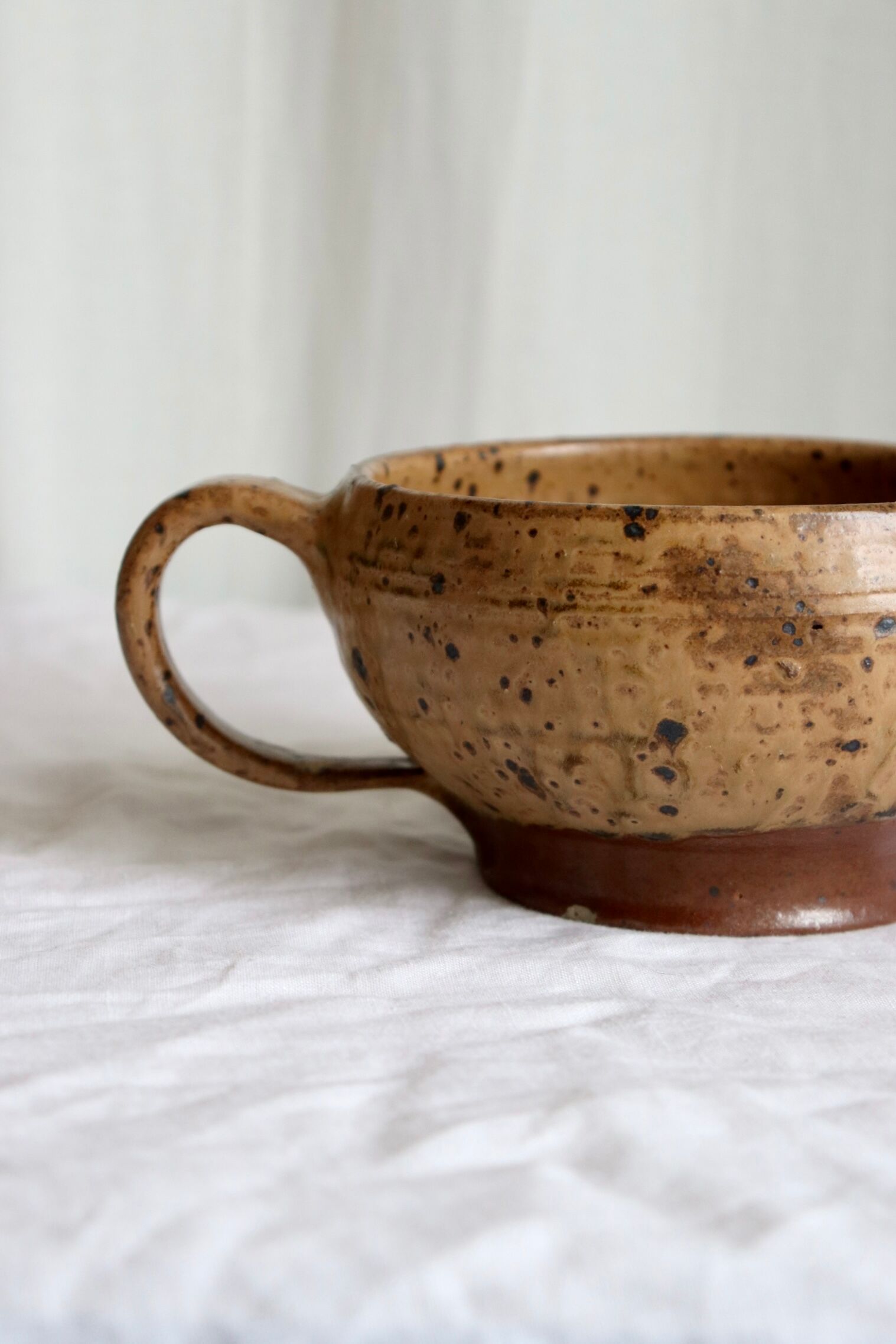 Saucière en grès pyrité