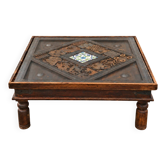 Table basse vintage carrée en bois, verre et décor métallique