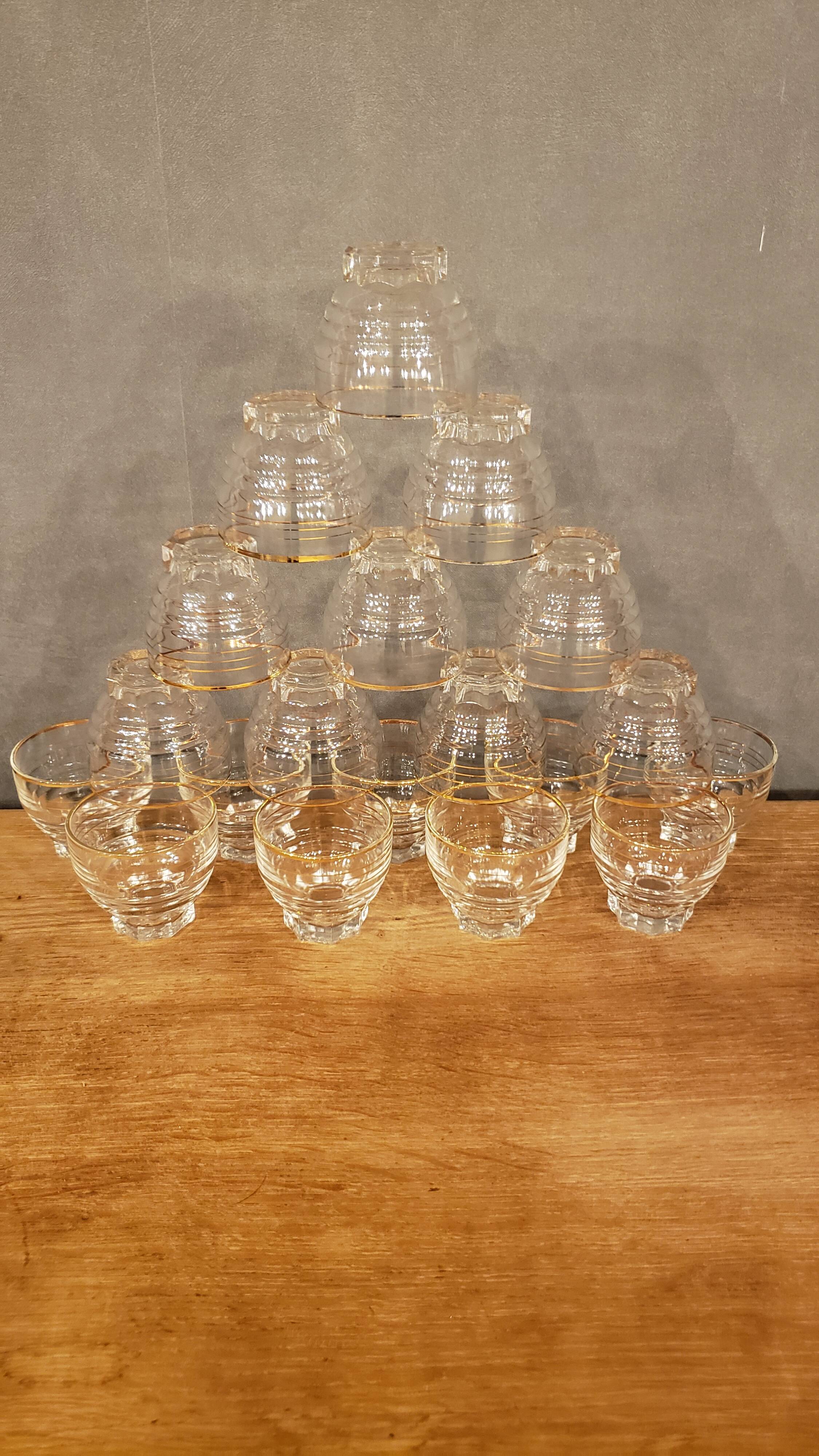 18 verres vintage pied étoile liseré doré