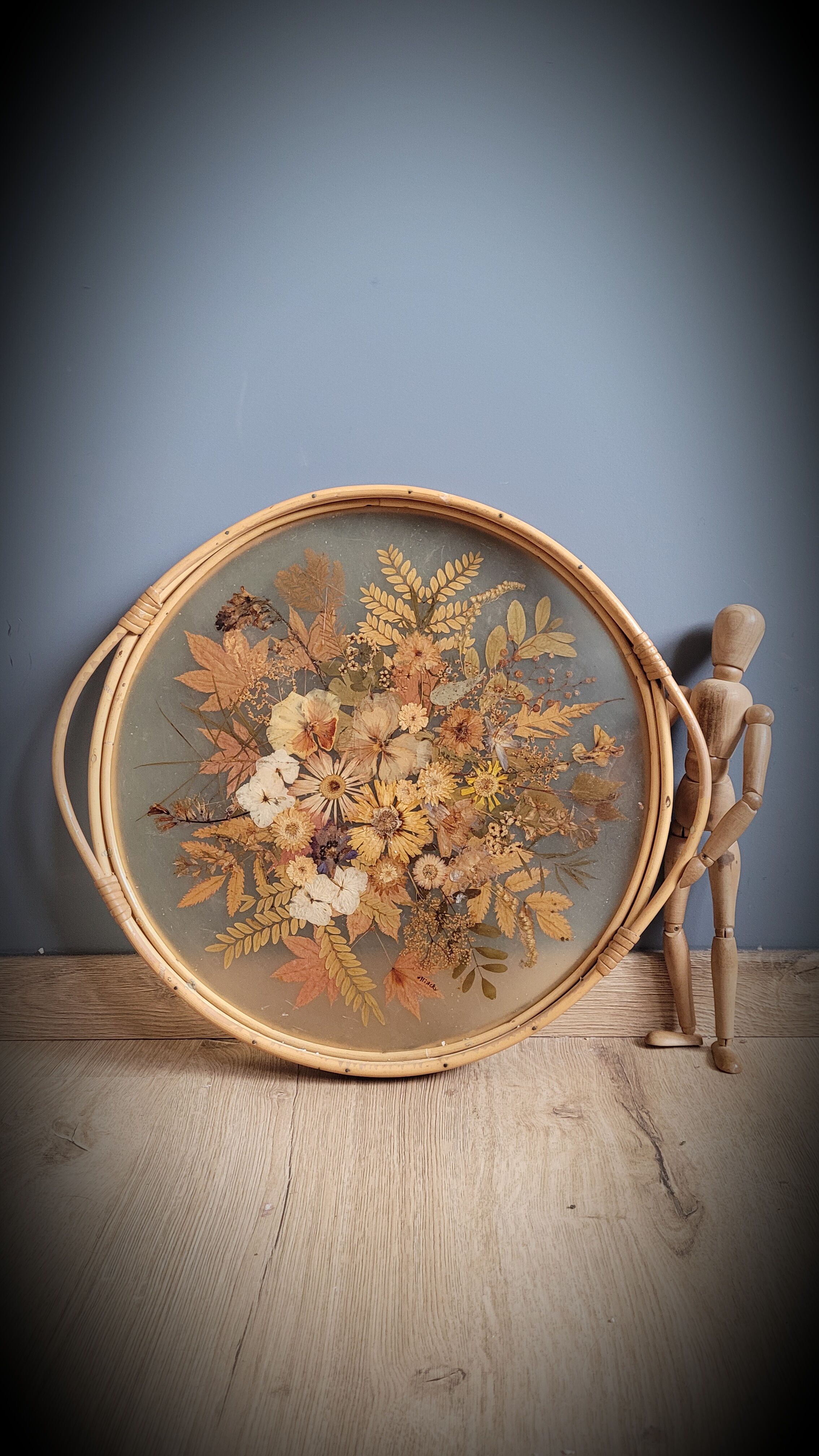 Rattan tray dried flowers