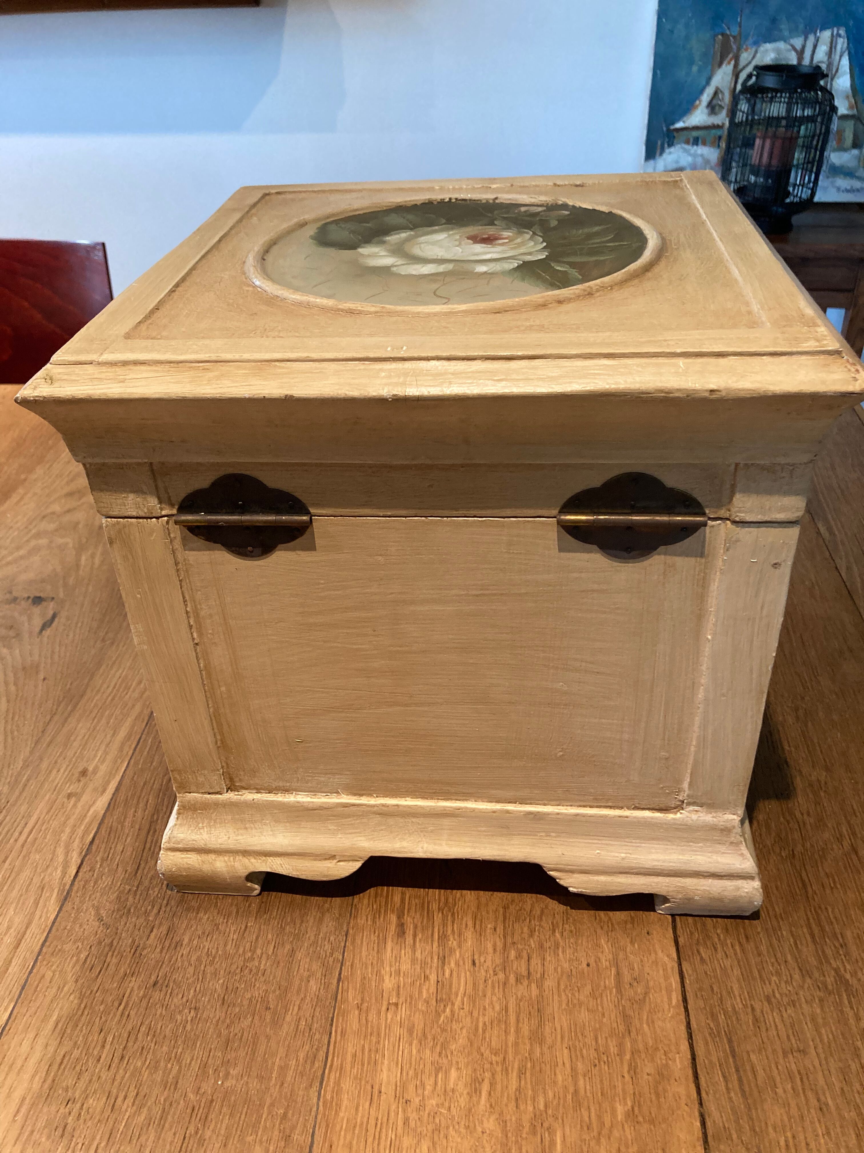 Lacquered wooden chest