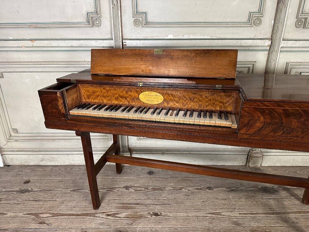 Mahogany piano table, J Jenkinson in London, before 1780.