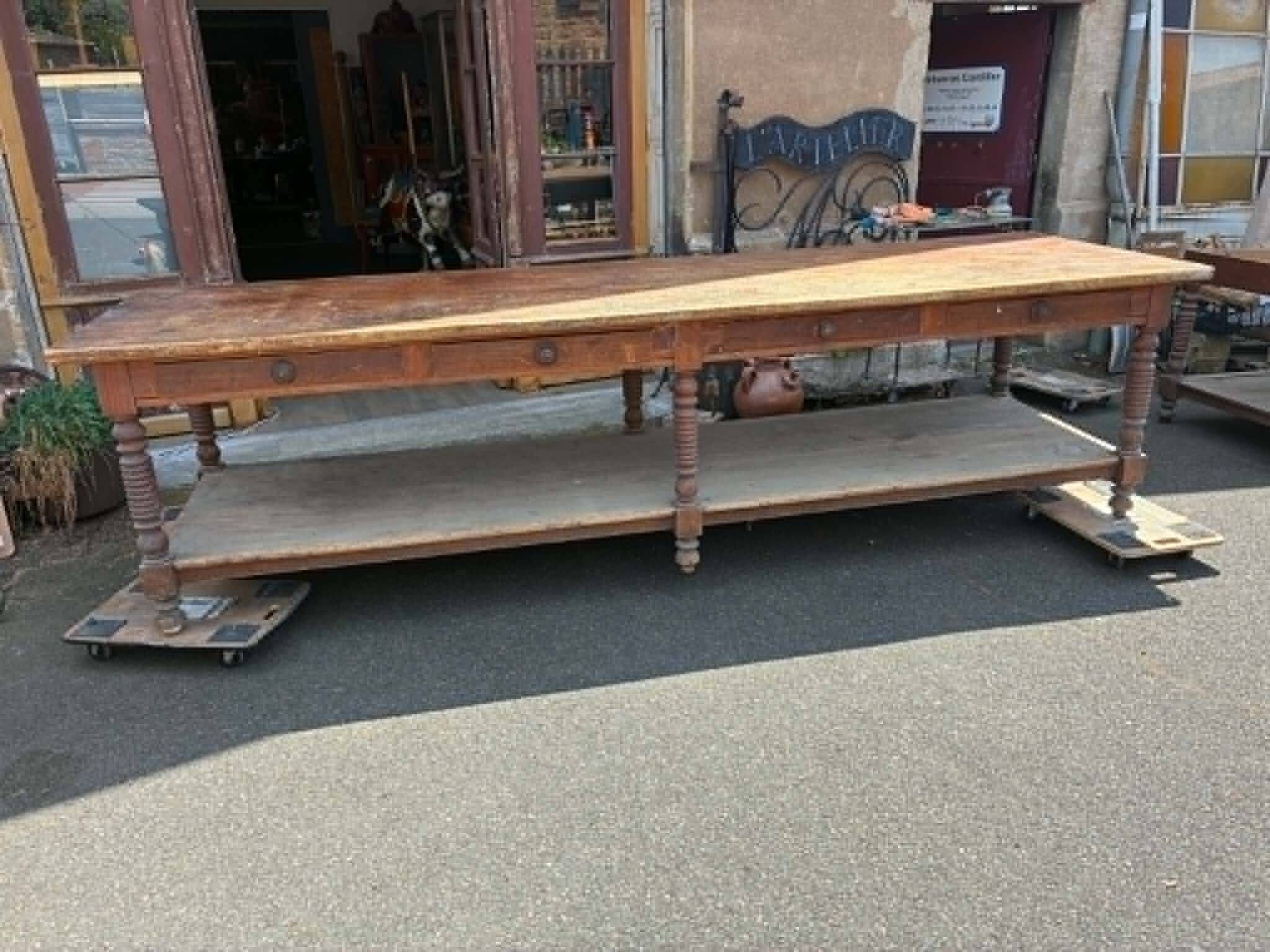 Table de drapier, meuble d'atelier