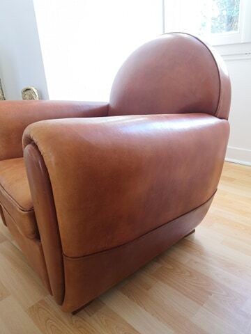 Tawny vintage leather club chair