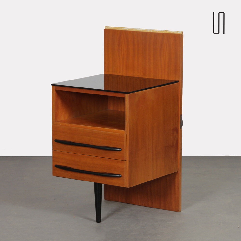 Table de nuit par Mojmir Pozar pour UP Zavody, 1960 Référence : D0215
