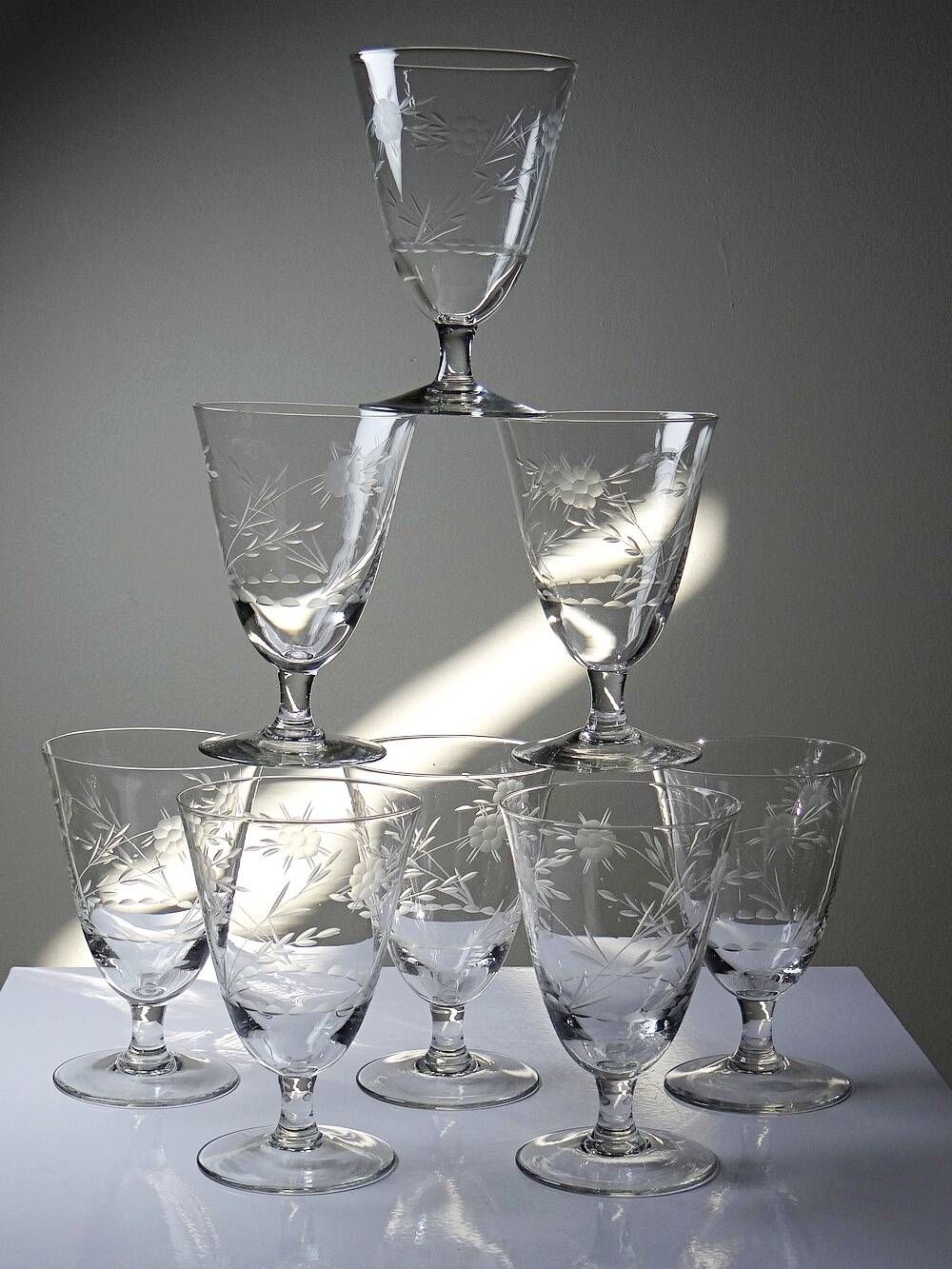 8 engraved crystal wine glasses with a floral design, Bohemia, early 20th century.