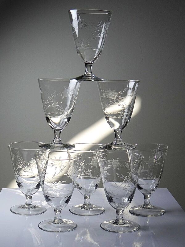 8 verres à vin cristal gravé à la roue décor végétal, Bohême, début XXe