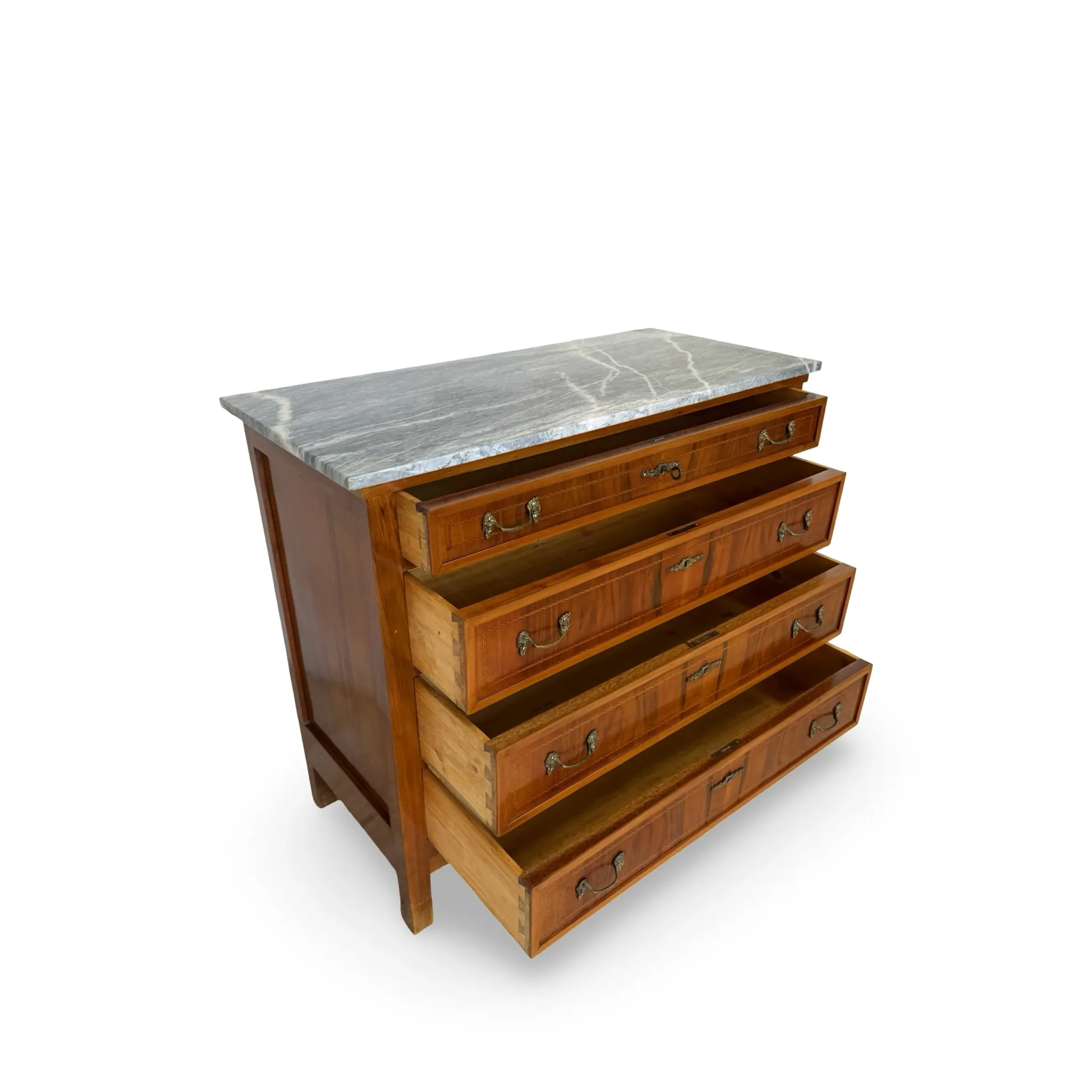 Elegant antique chest of drawers, dating to the early 20th century, ci