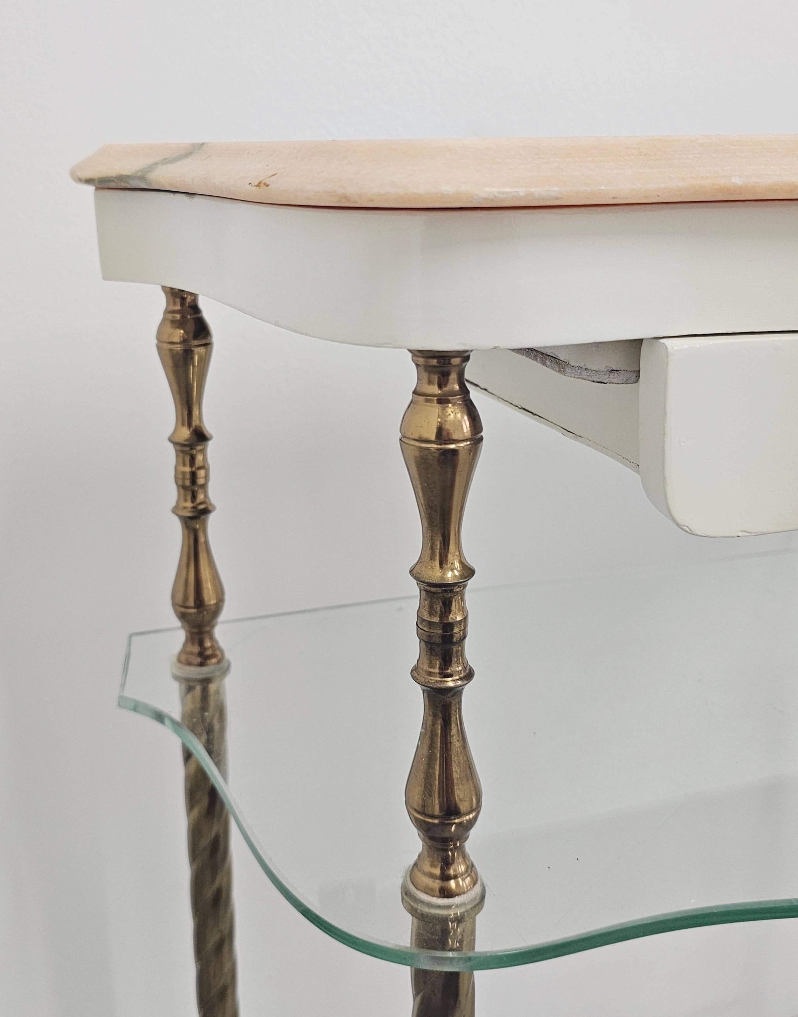 Paire de tables de chevet Hollywood Regency en bronze avec dessus en marbre