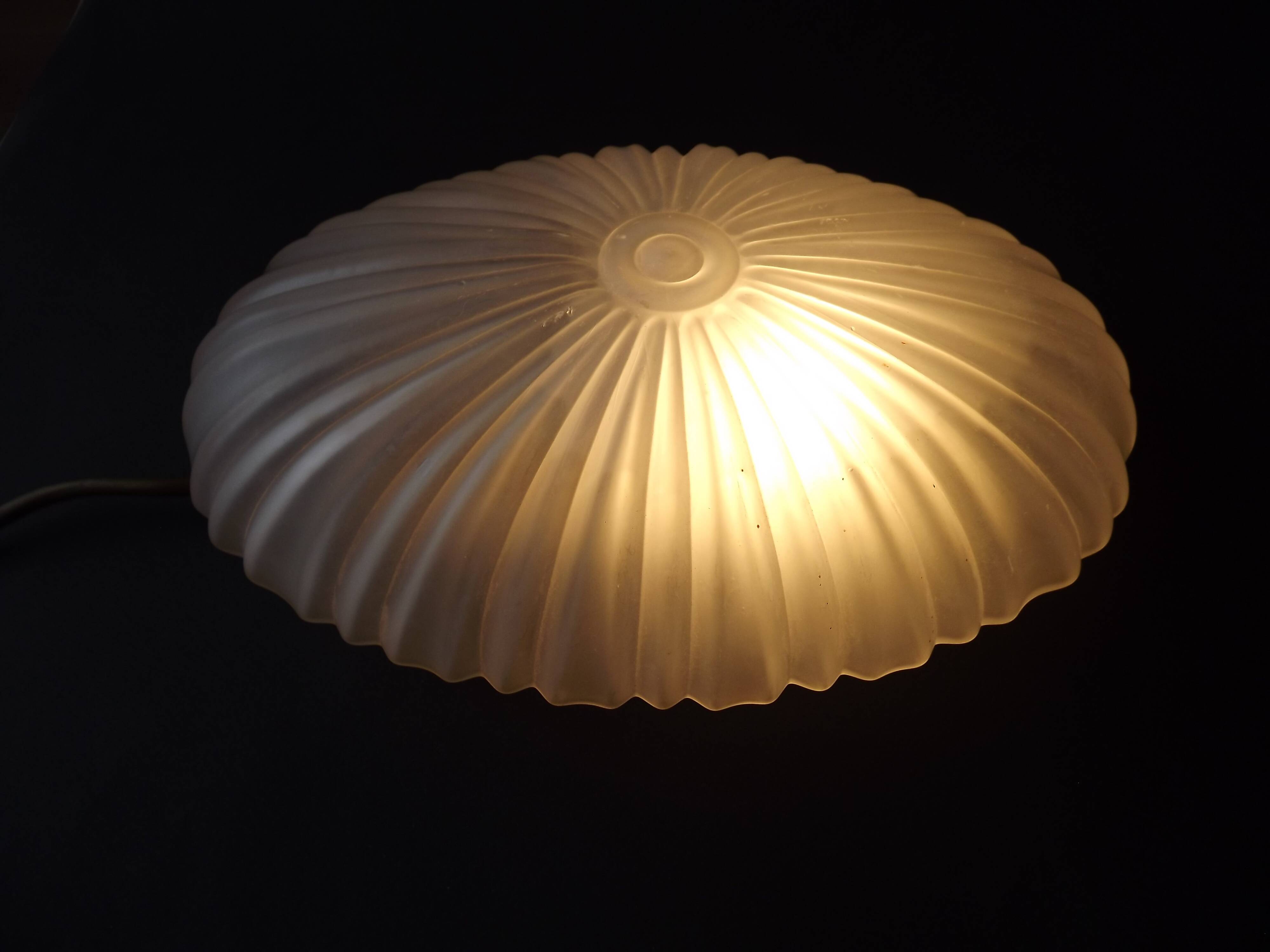 Applique murale en verre blanc opaque de style Art déco, France années 1970