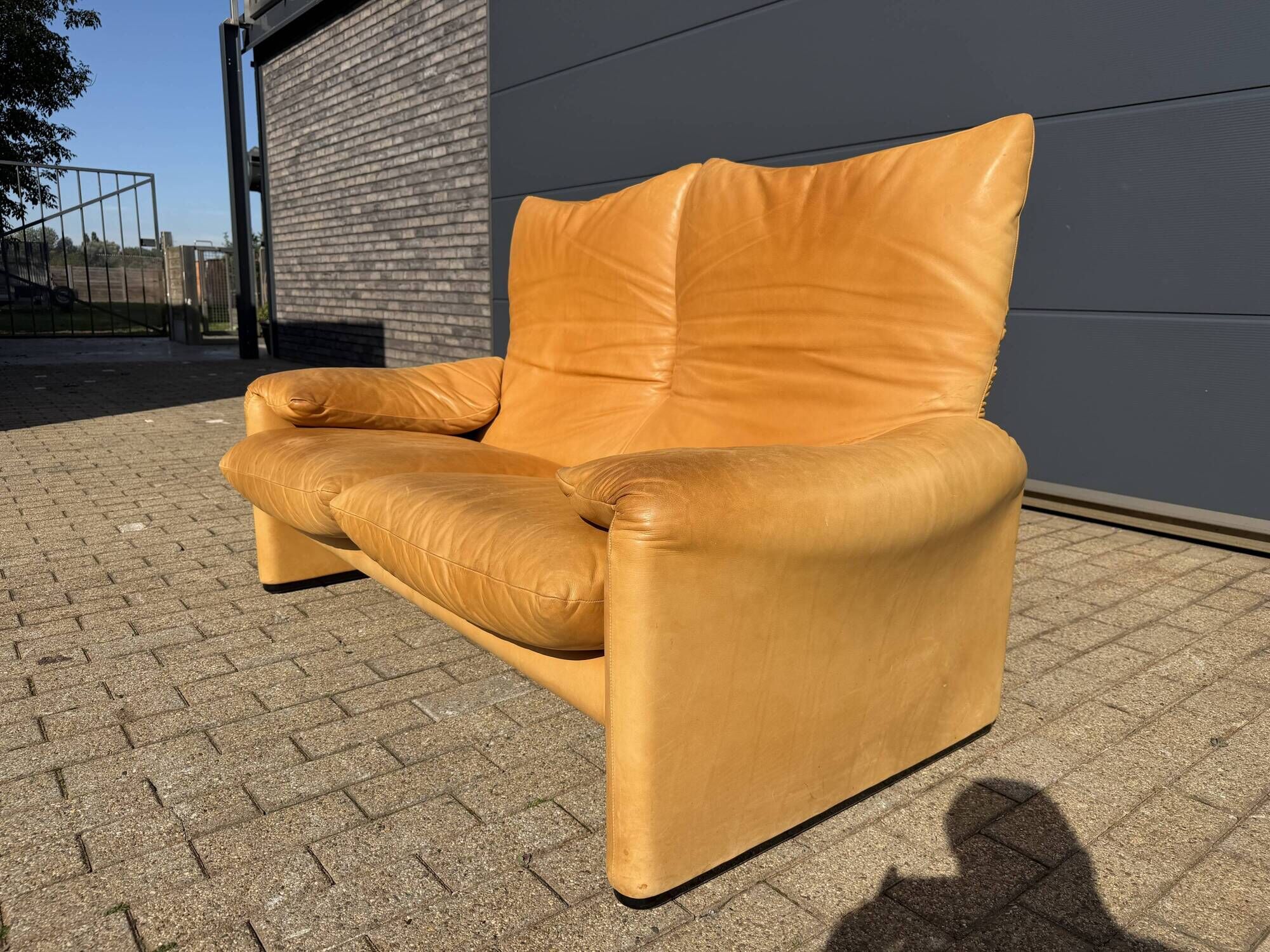 Beautiful Cassina Maralunga 2-seater in camel light patinated natural leather.
