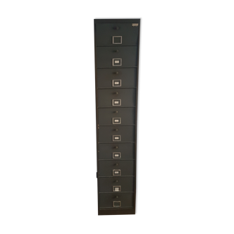 Valve locker