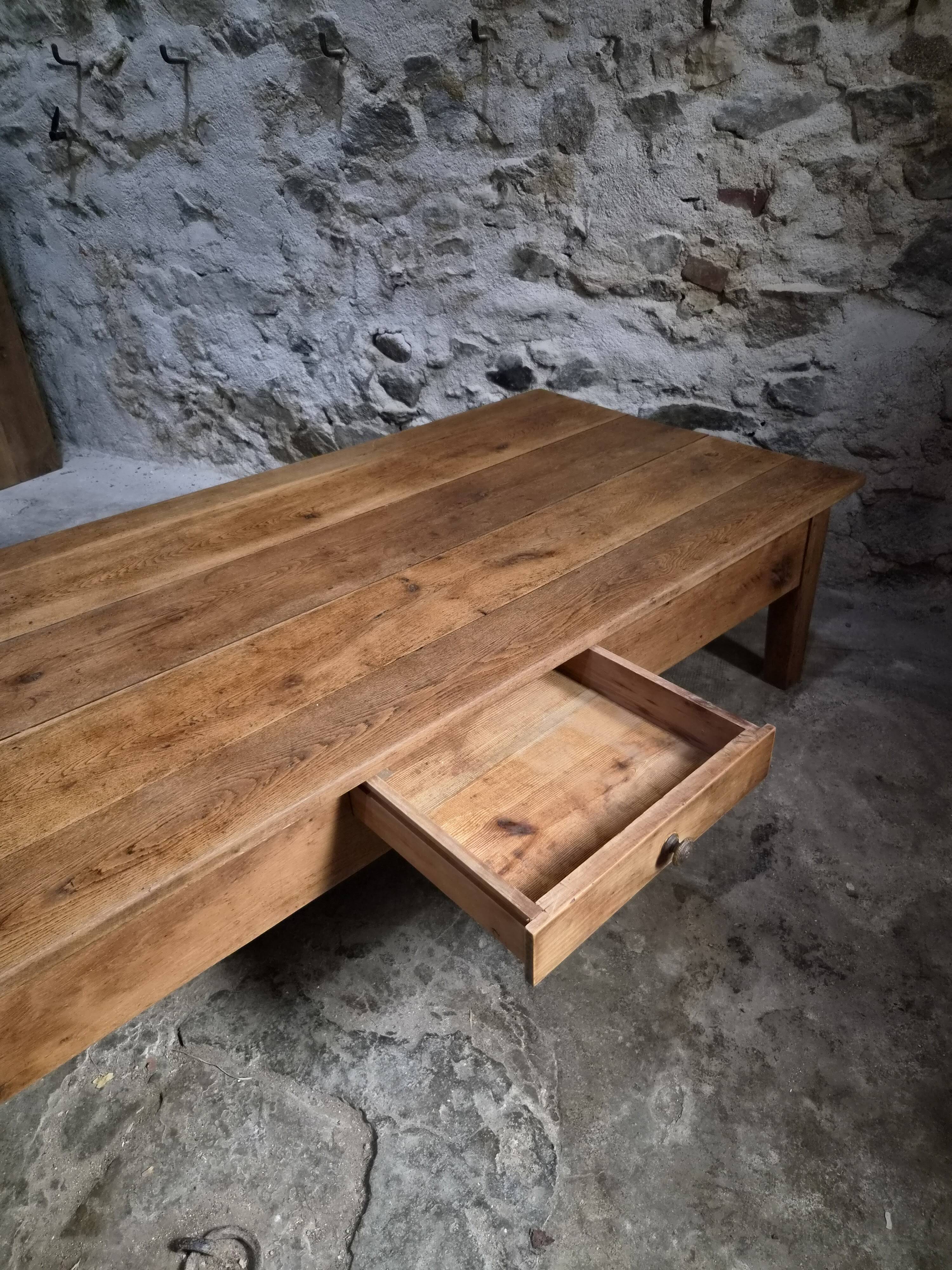 Table basse ancienne en chêne français – Table XXL de ferme du XIXe siècle