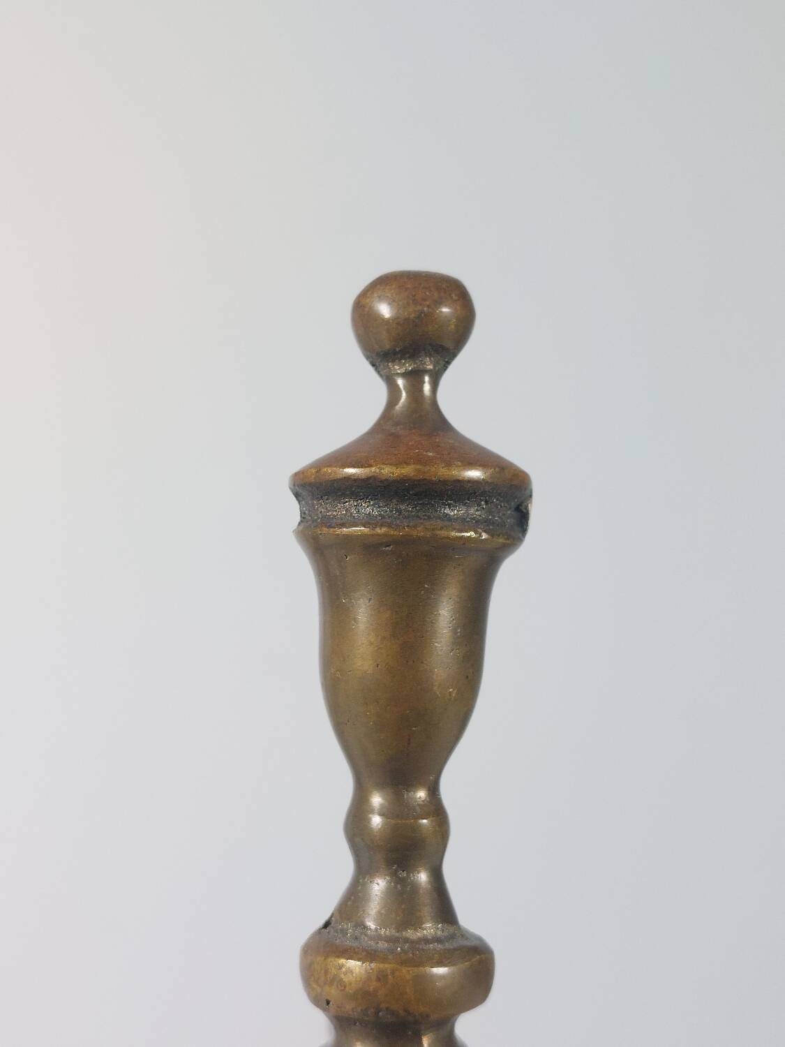 Paire de chenets en laiton au design zoomorphe vintage.