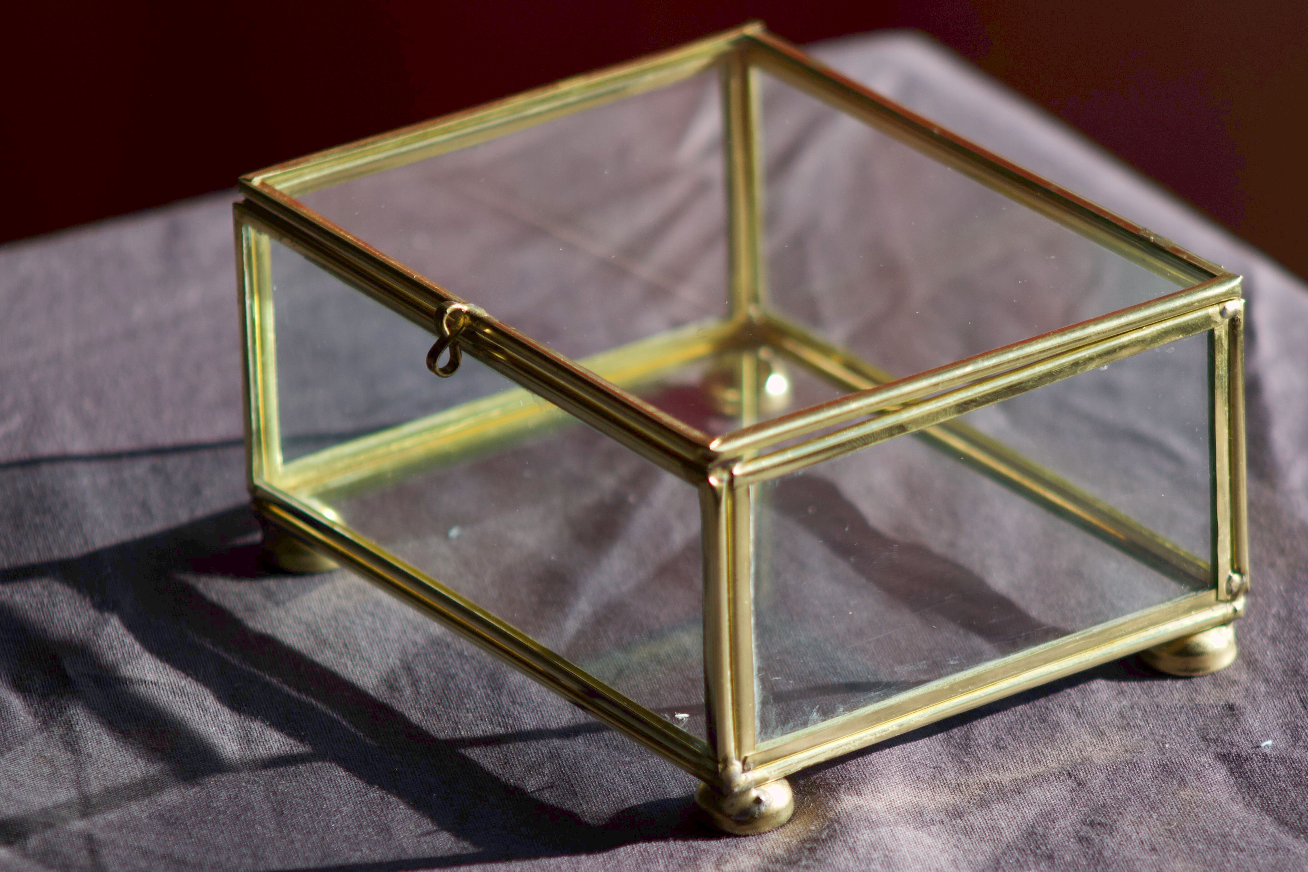 4 anciennes boites à bijoux en verre, laiton et miroir