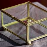 4 anciennes boites à bijoux en verre, laiton et miroir