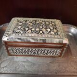 Oriental box in mother-of-pearl marquetry