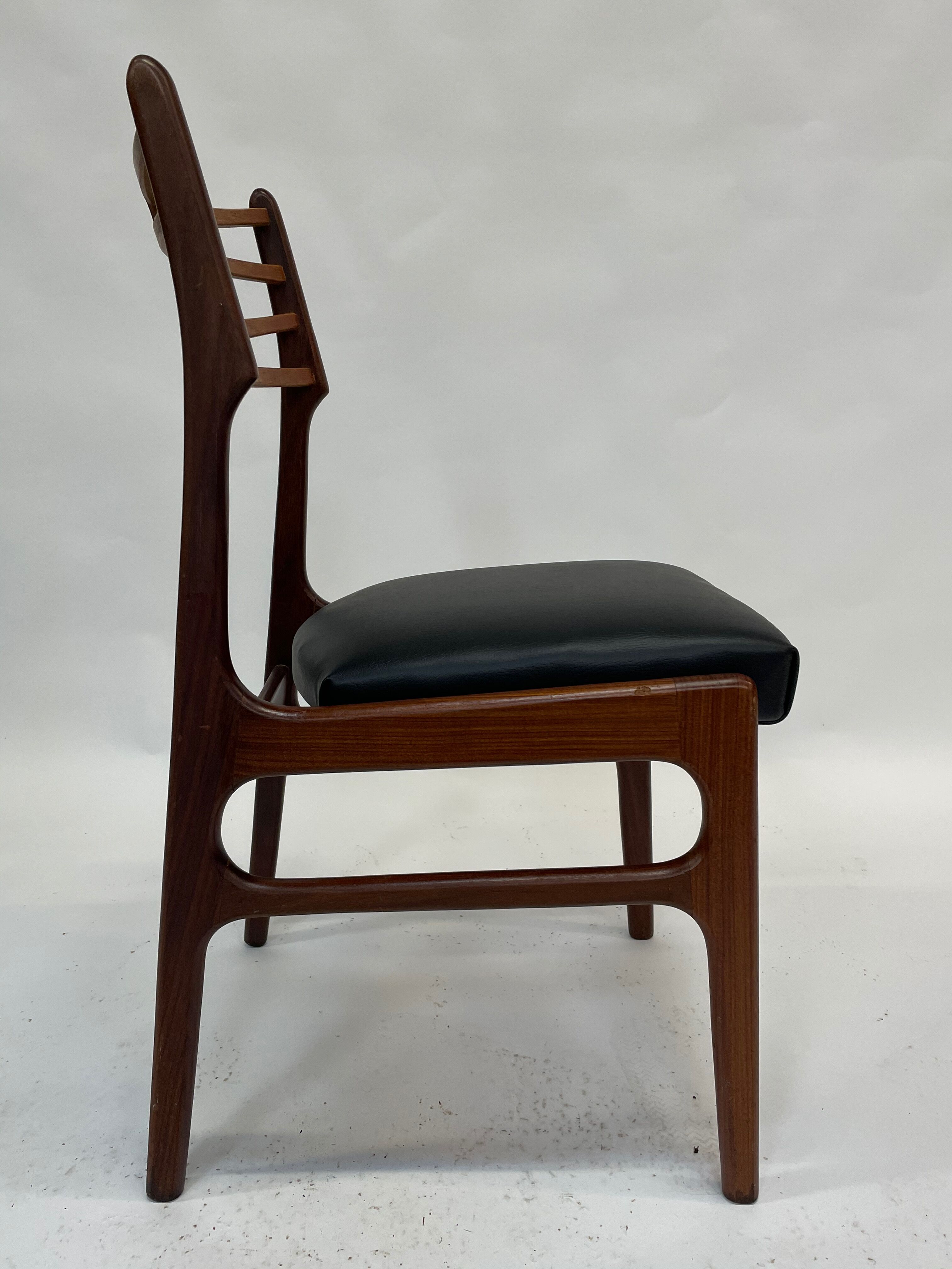 Set of five dining chairs by Johannes Andersen, model 101 Danish Design