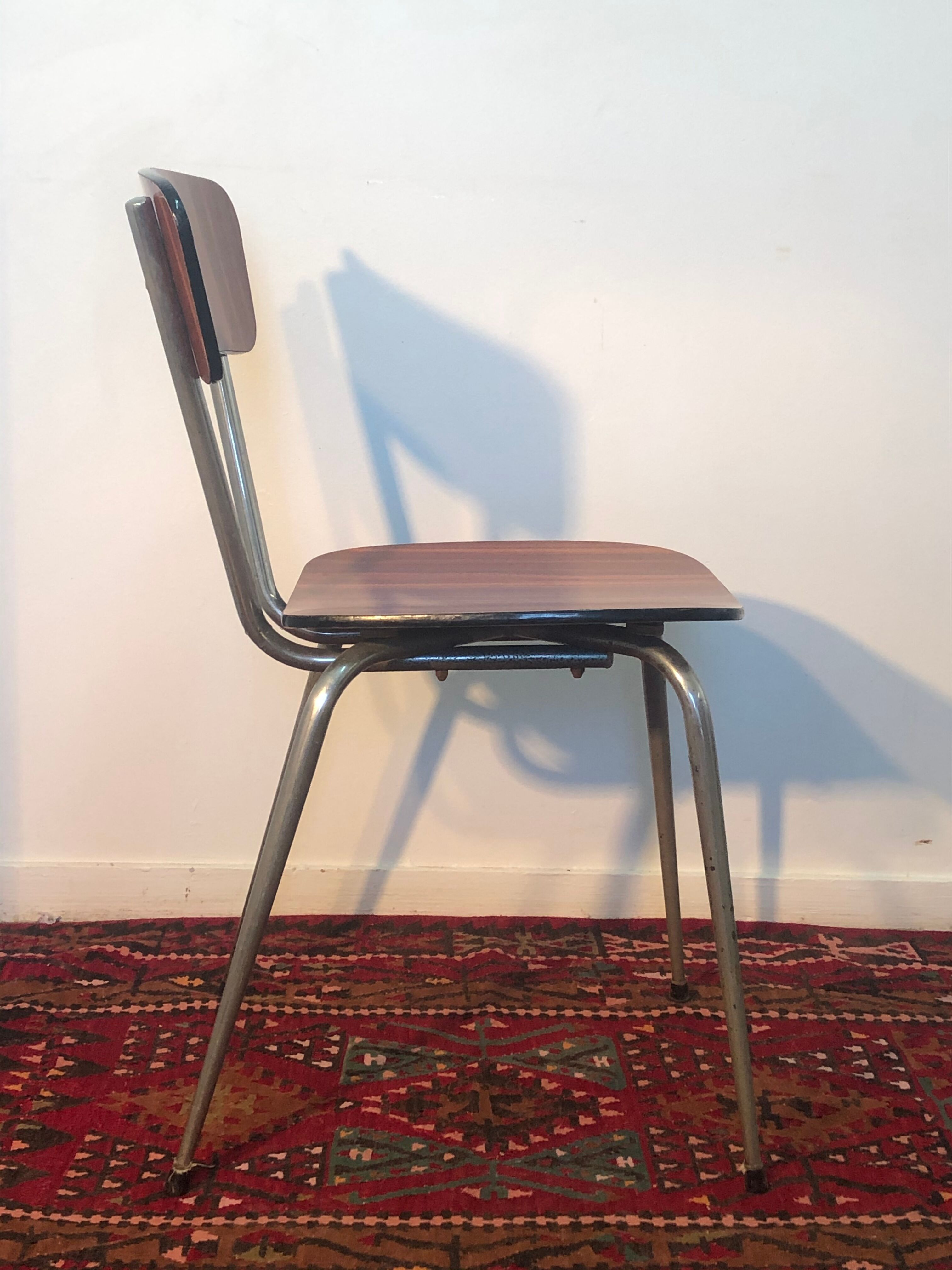 Lot of 3 chairs in formica