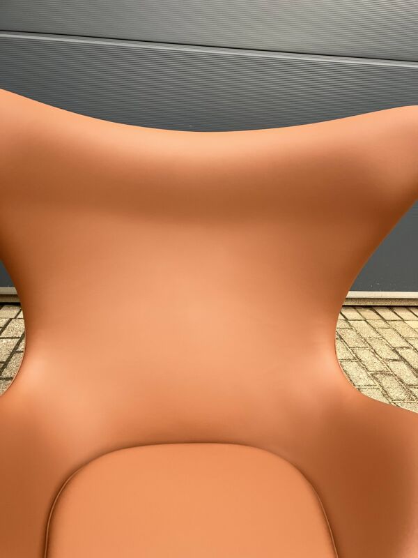 2x Fritz Hansen Egg chair by Arne Jacobsen in Cognac leather, état nouveau!