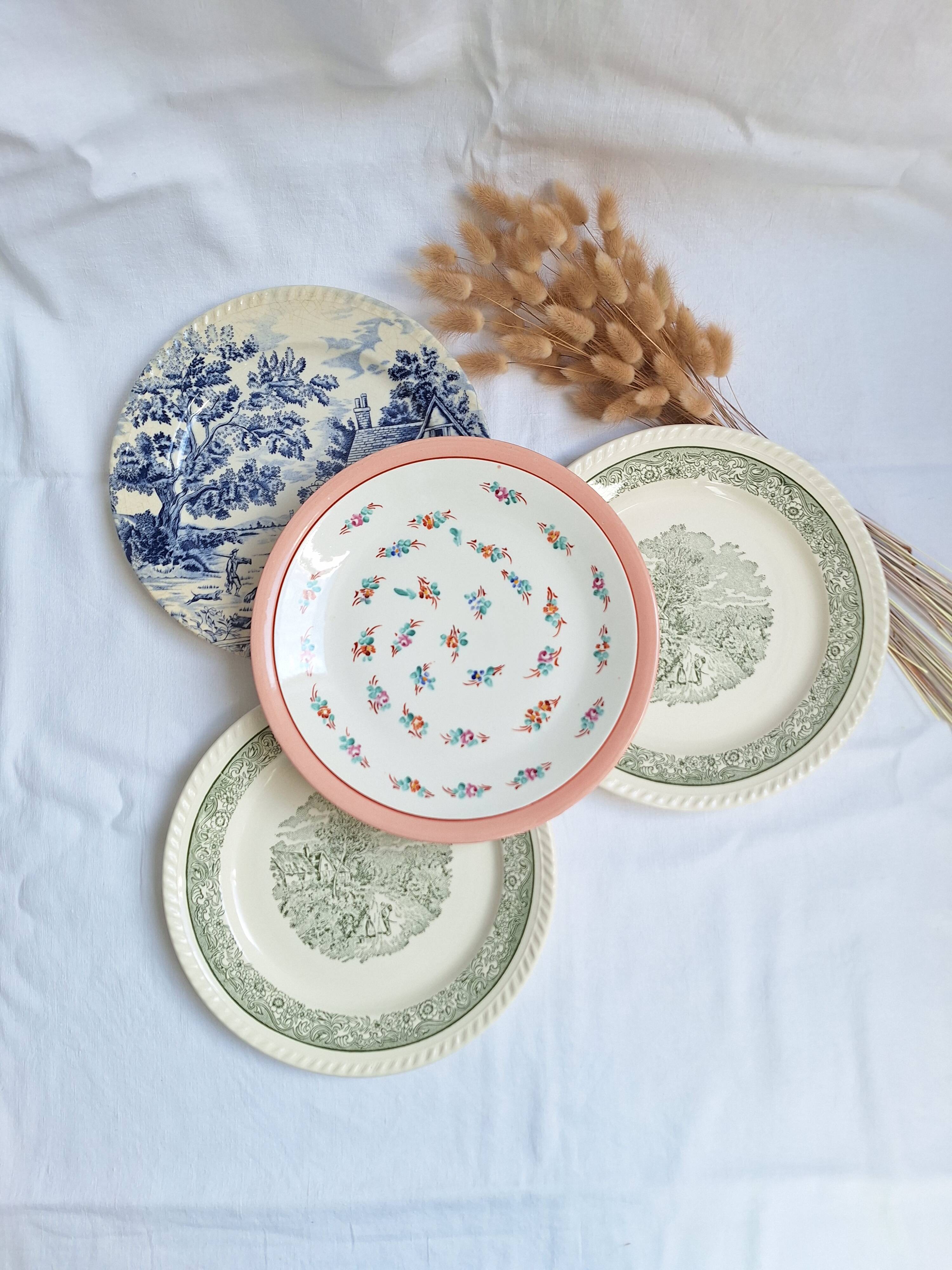 Vintage flat plates green blue pink