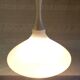 Suspension design en verre opalin - années 60/70