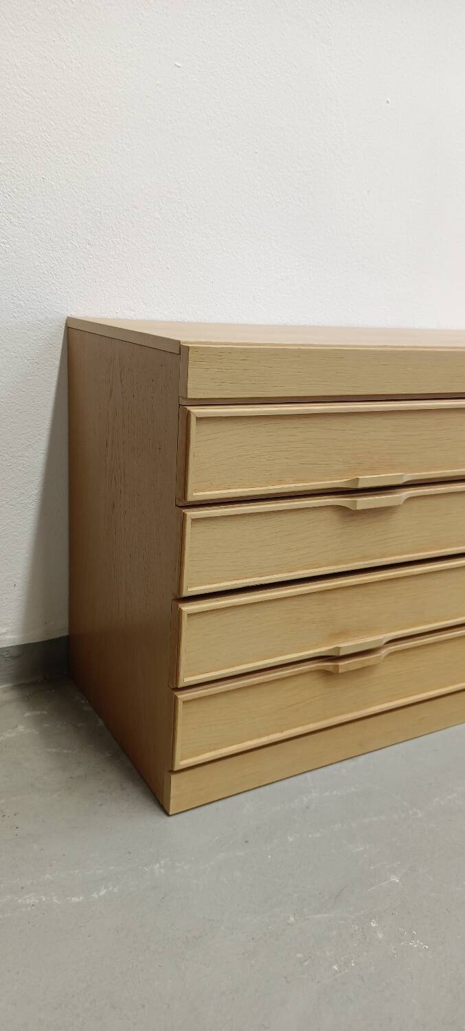 Chest of drawers with 8 drawers
