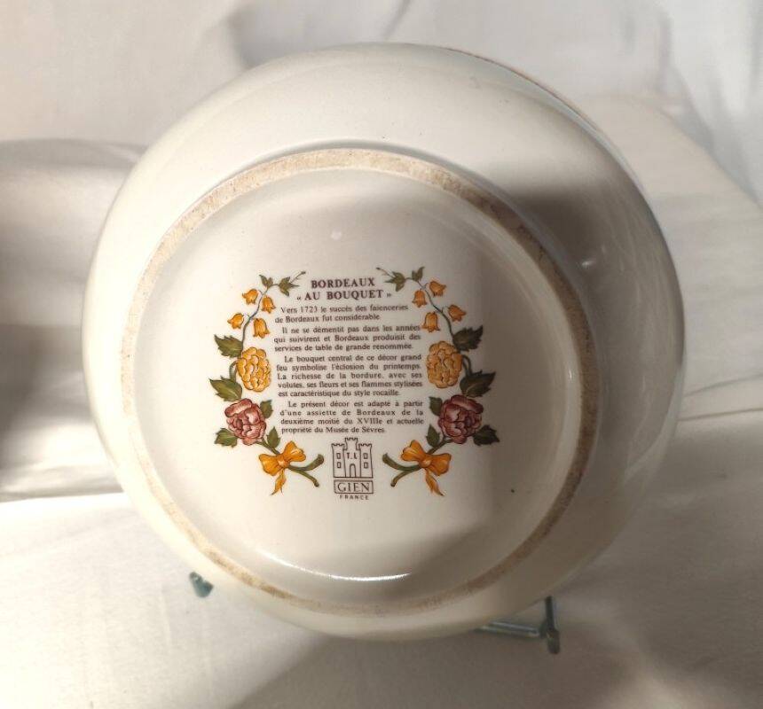 Gien. Bordeaux bouquet. 43-piece service