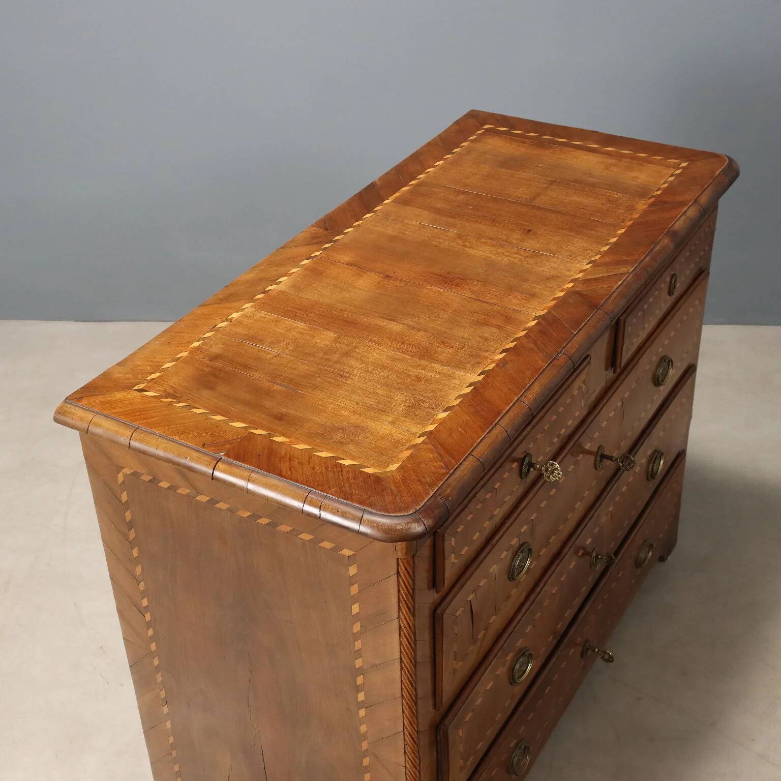 Commode ancienne en noyer à 5 tiroirs, Italie, XVIIIe siècle