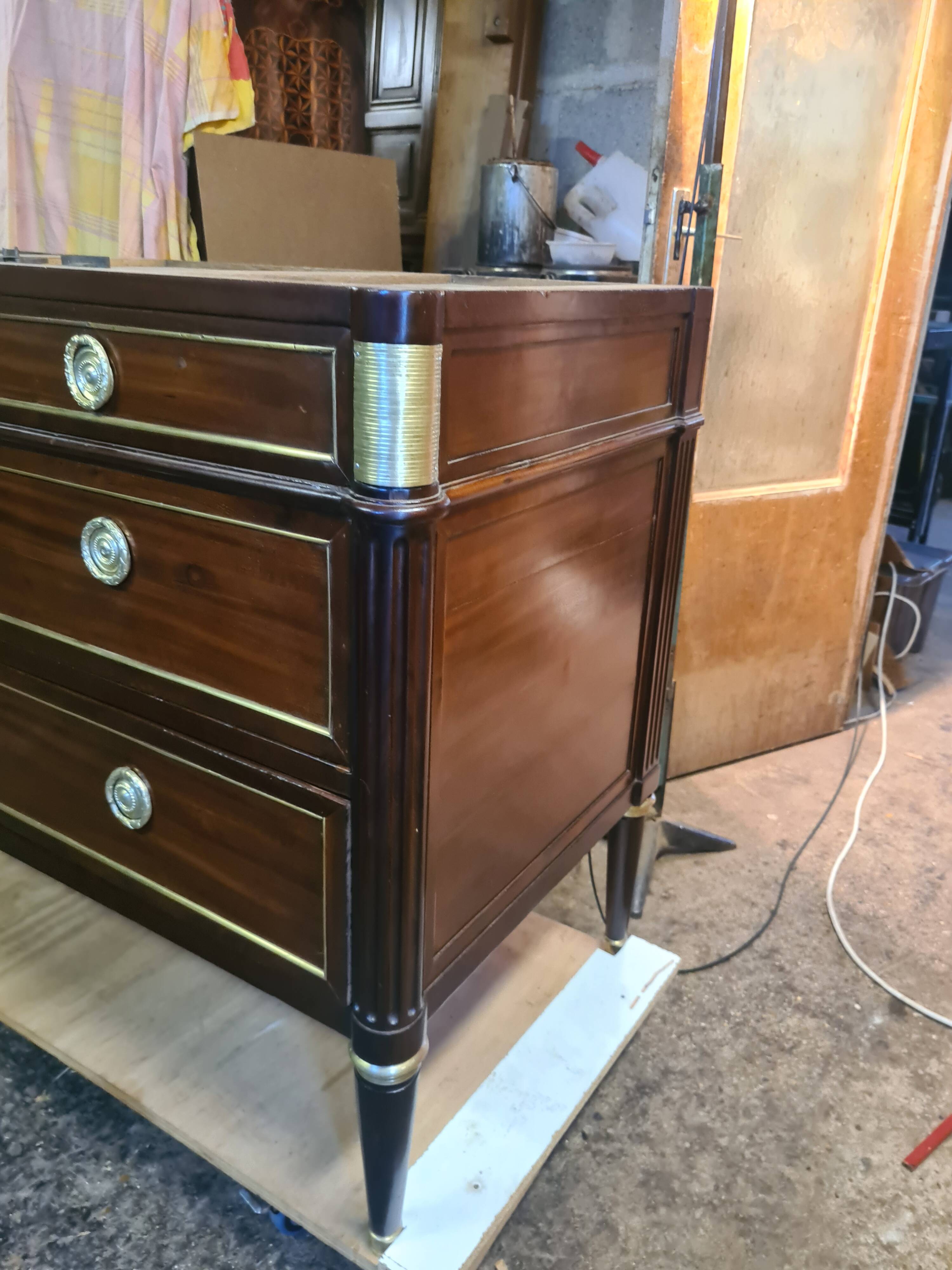 Commode epoque Louis XVI en acajou