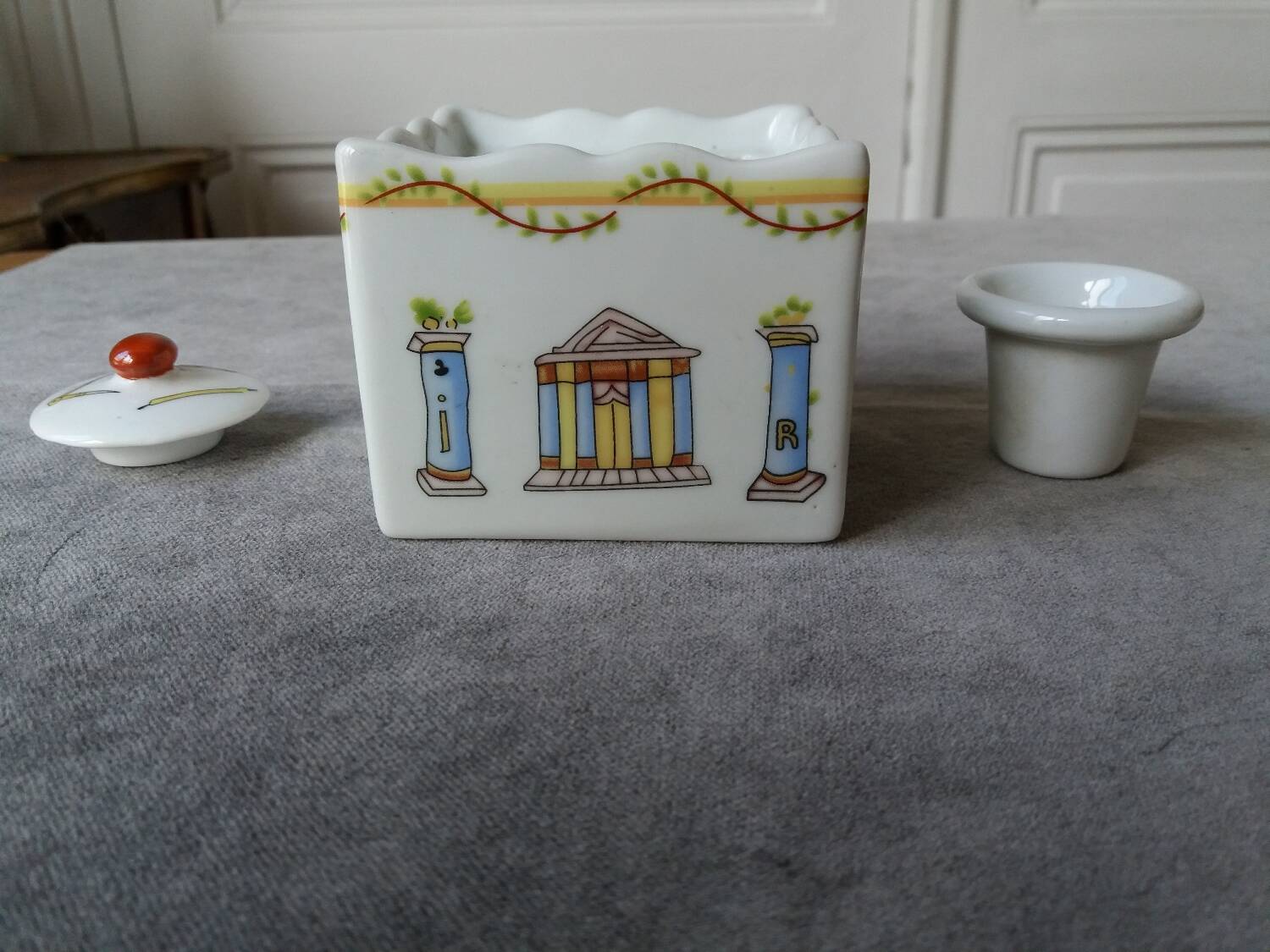 Porcelain inkwell with masonic motifs