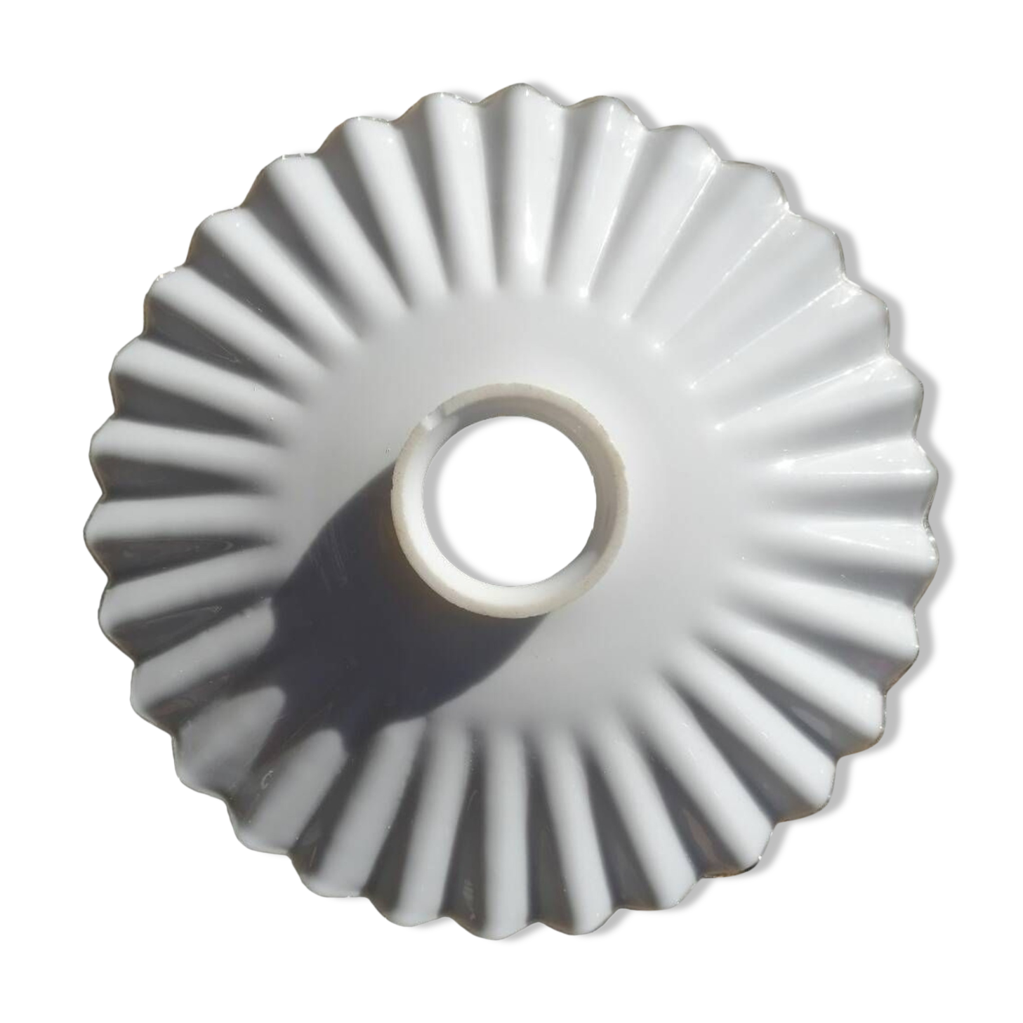 Pendant lampshade in white vintage serrated opaline