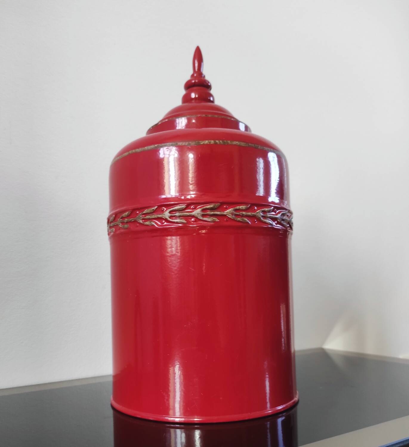 Large decorative red lacquered metal teapot - Vintage Asian style