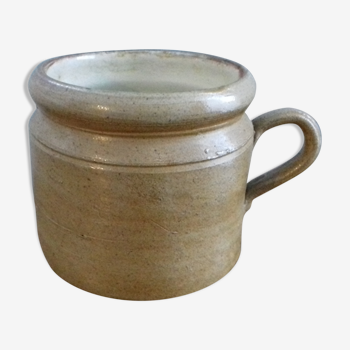 Sandstone pot with a cove