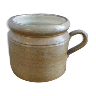 Sandstone pot with a cove