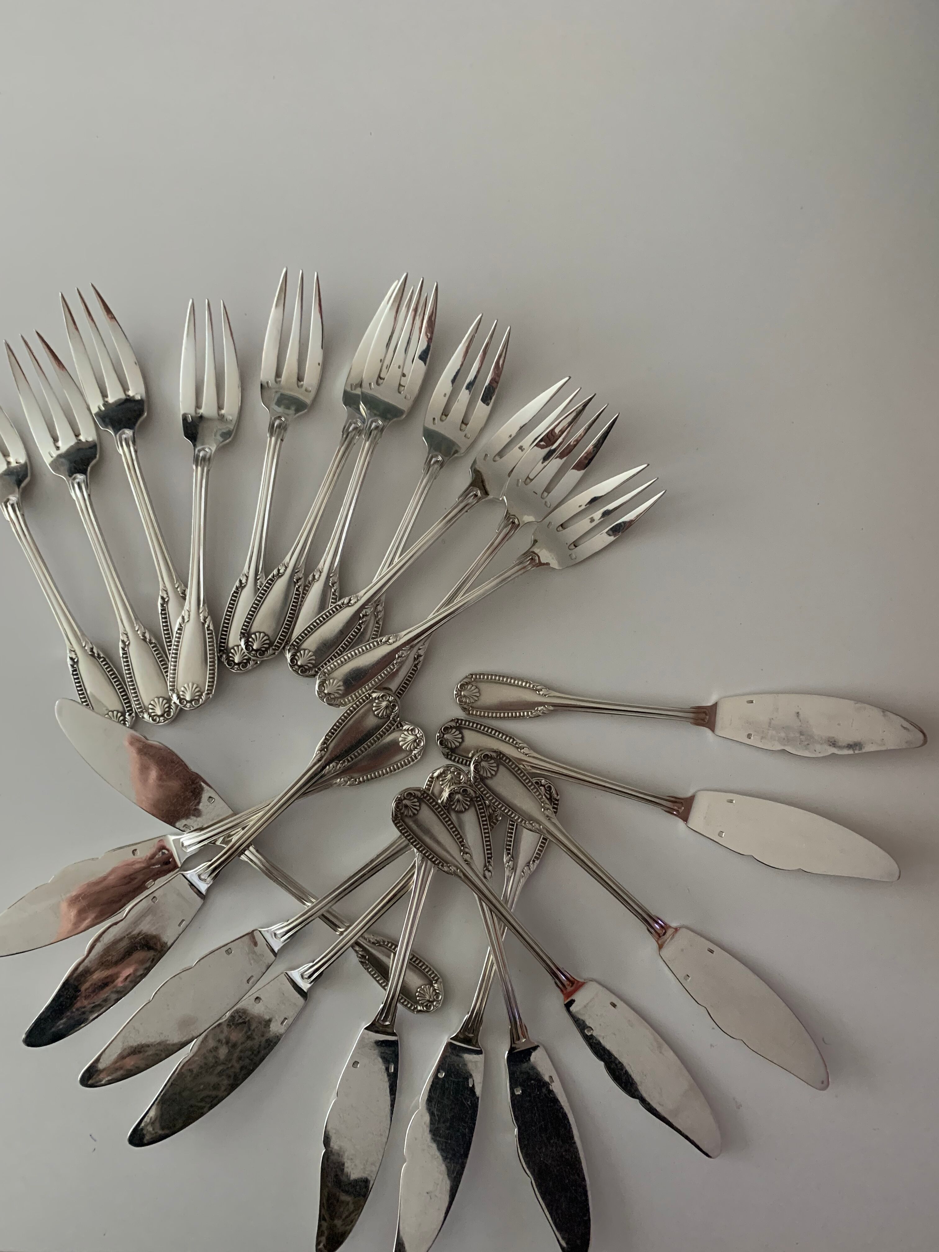 Silver metal cutlery set of 112