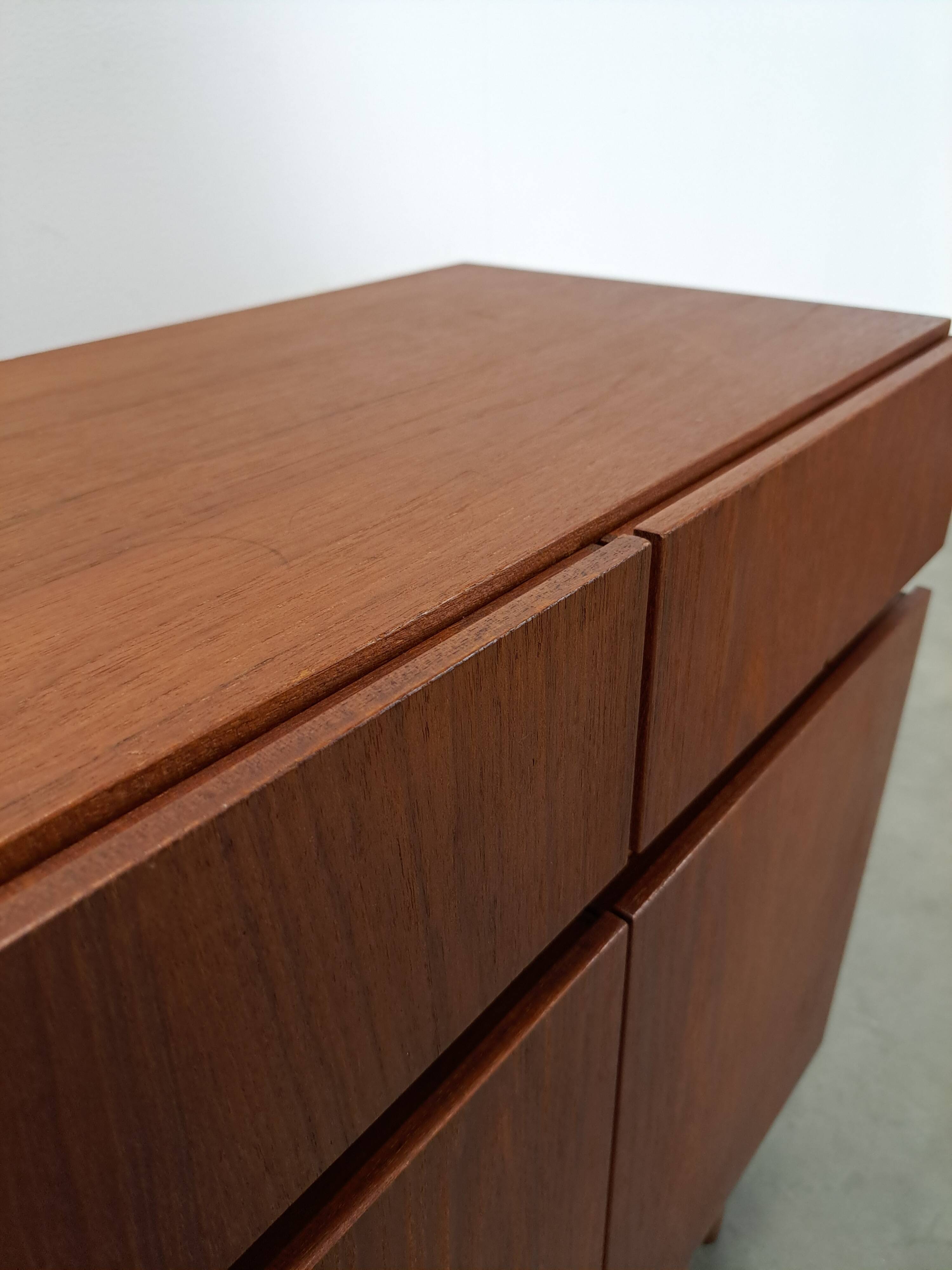 Teak fineer kastje met lades, nr. 2