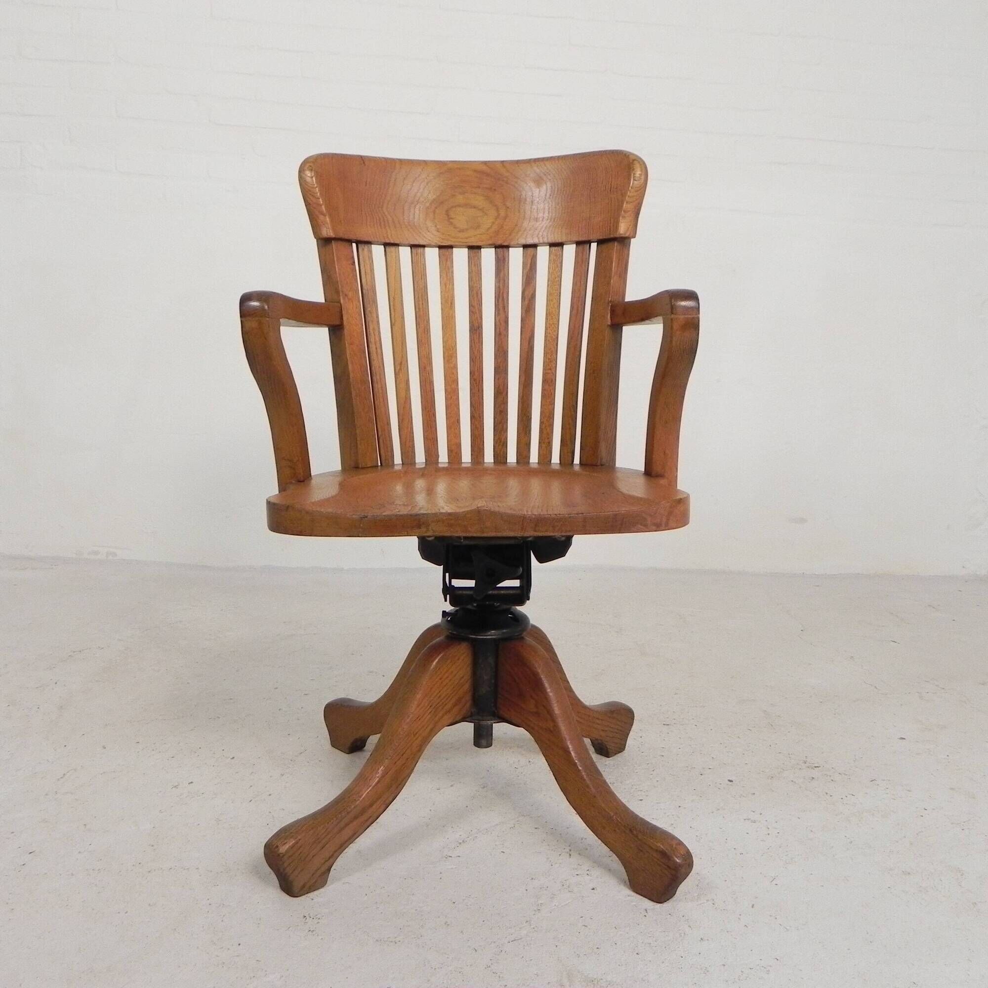Oak office chair with adjustable spring system and height adjustment, 1950s.