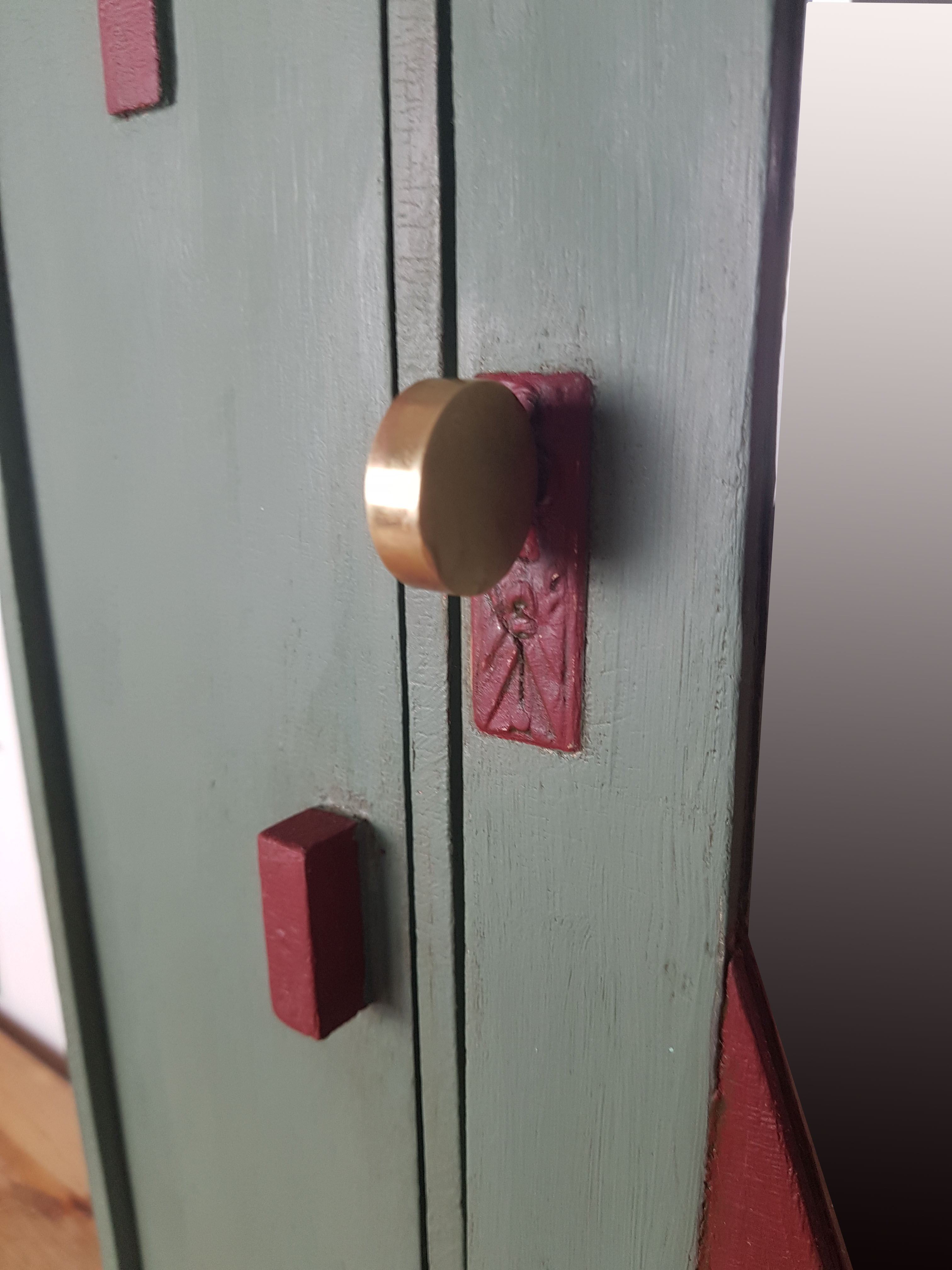 Toilet/pharmacy cabinet