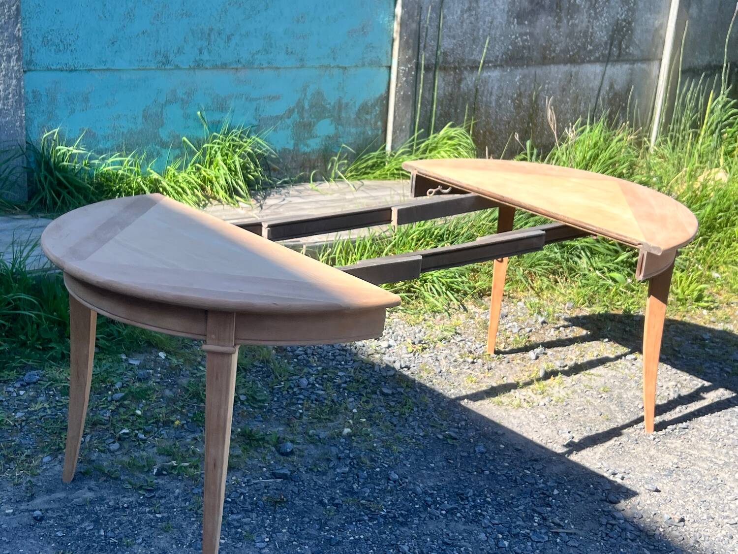 Extendable table in cherry wood
