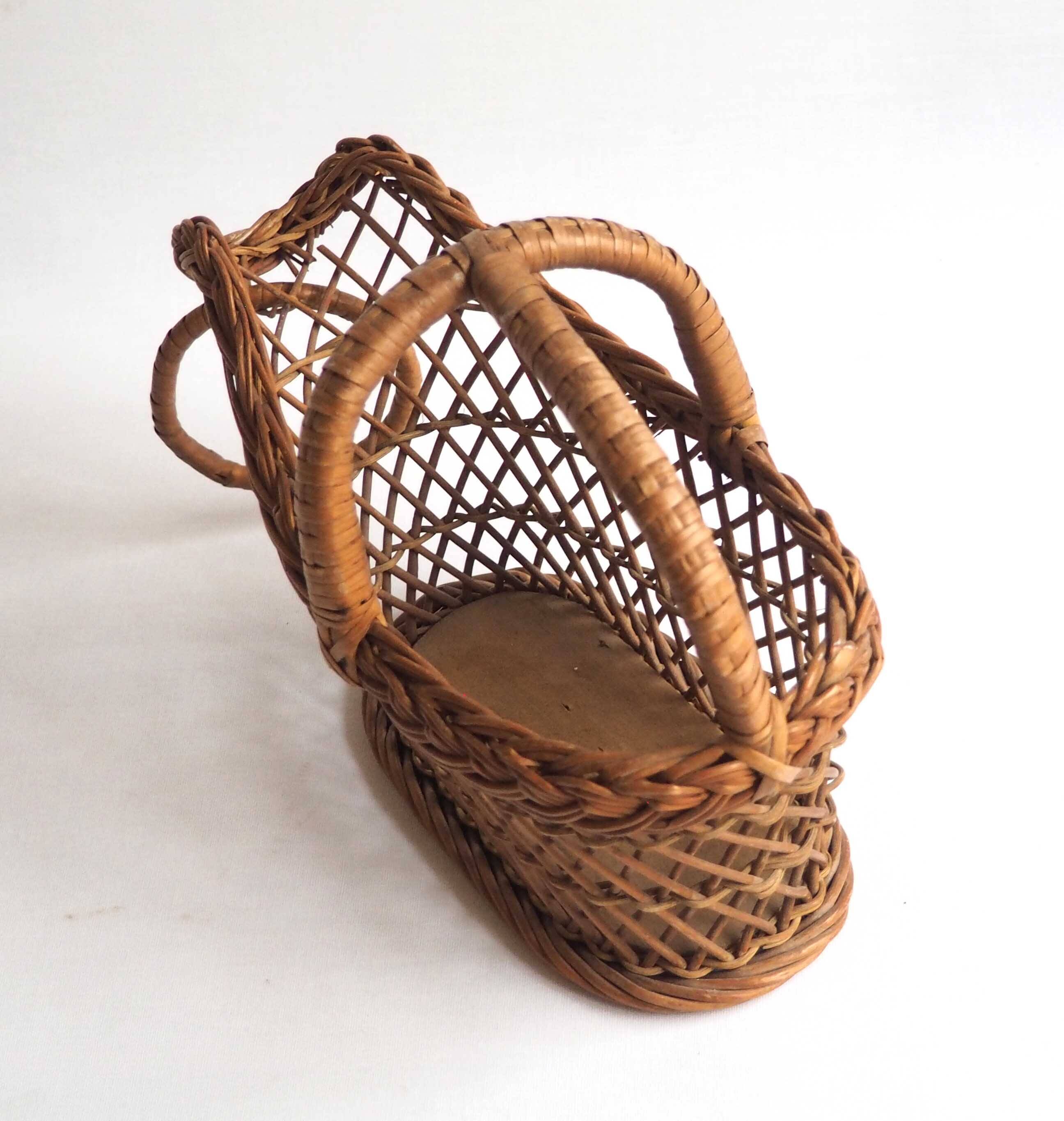 Rattan bottle holder