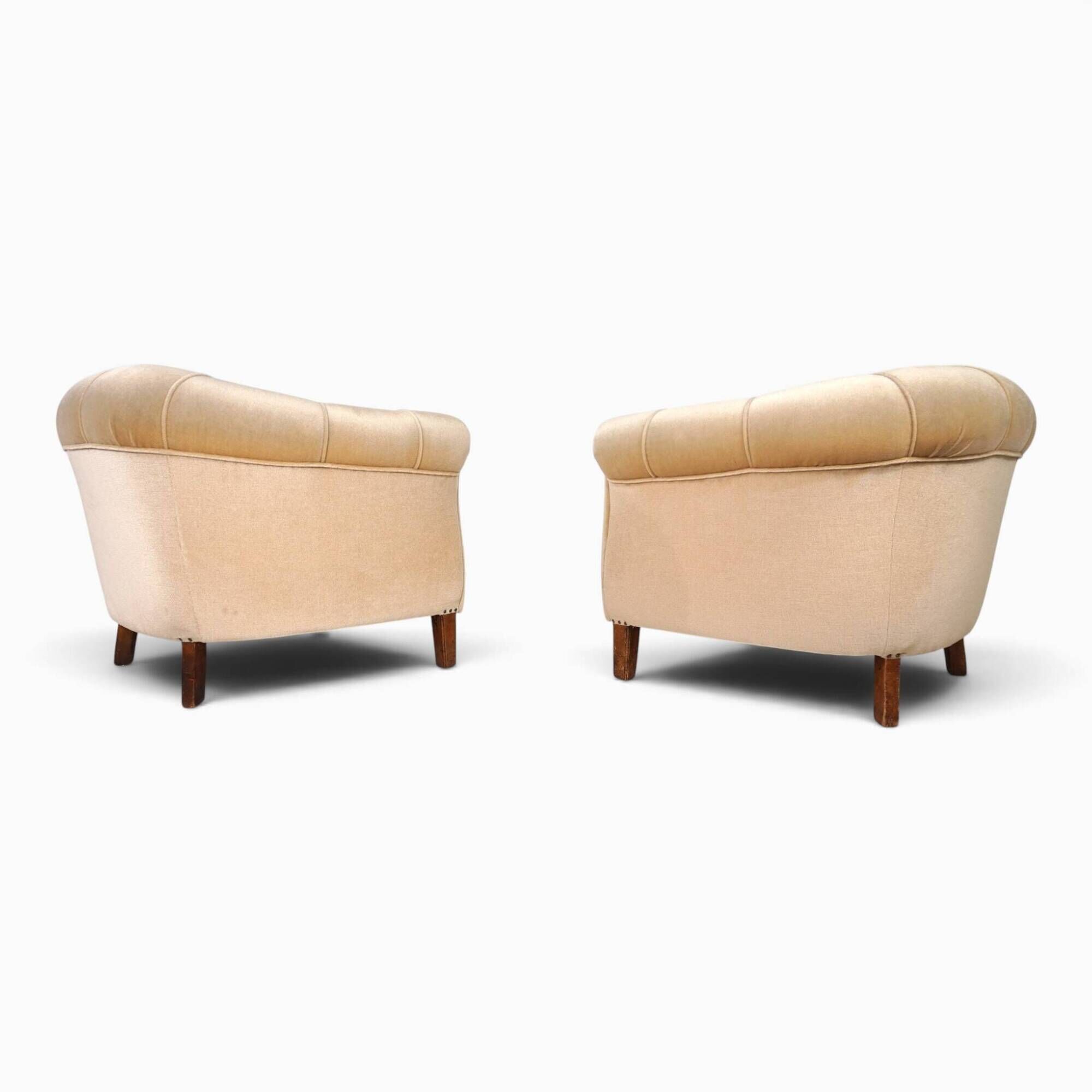 Pair of Art Deco club armchairs in champagne mohair, 1930.