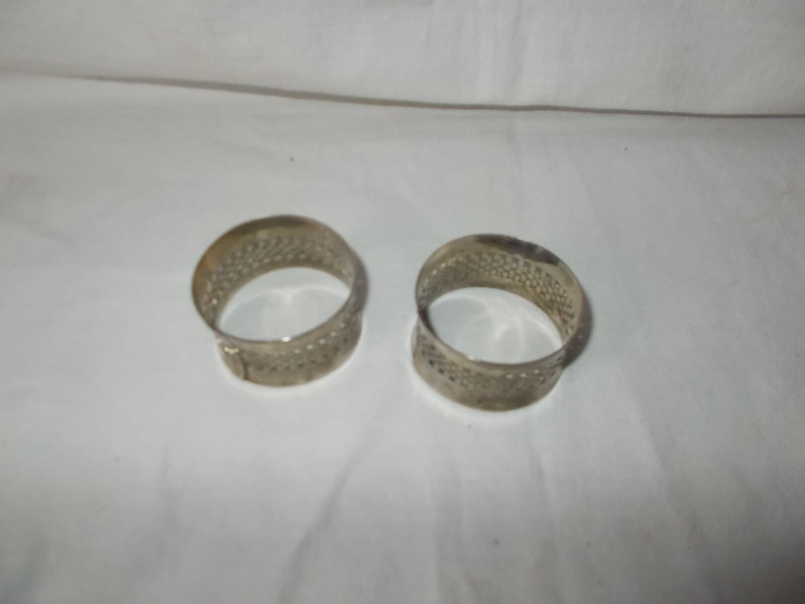 Lot of 2 rounds of silver metal towel