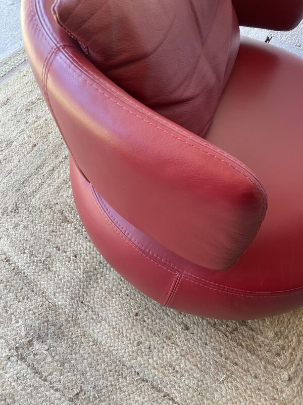 Fauteuil Curl en cuir rouge par Roche Bobois